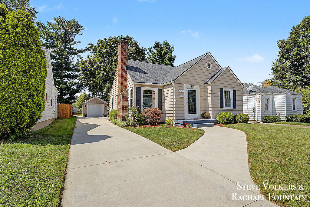 2143 Houseman Avenue NE Grand Rapids MI 49505