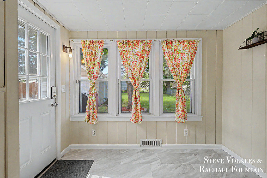2143 Houseman Avenue NE Grand Rapids MI 49505