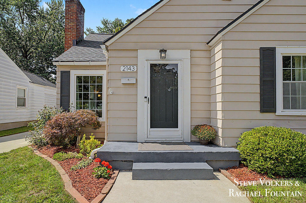 2143 Houseman Avenue NE Grand Rapids MI 49505