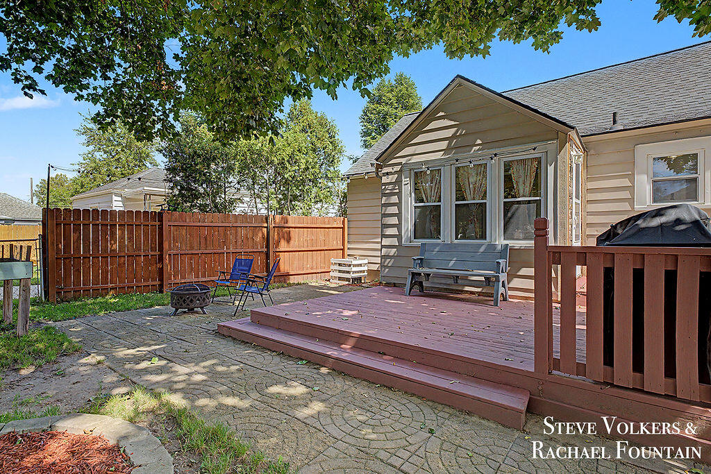 2143 Houseman Avenue NE Grand Rapids MI 49505