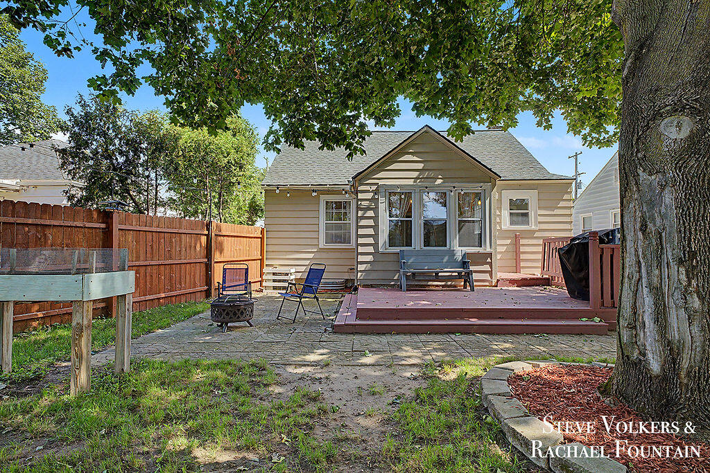 2143 Houseman Avenue NE Grand Rapids MI 49505