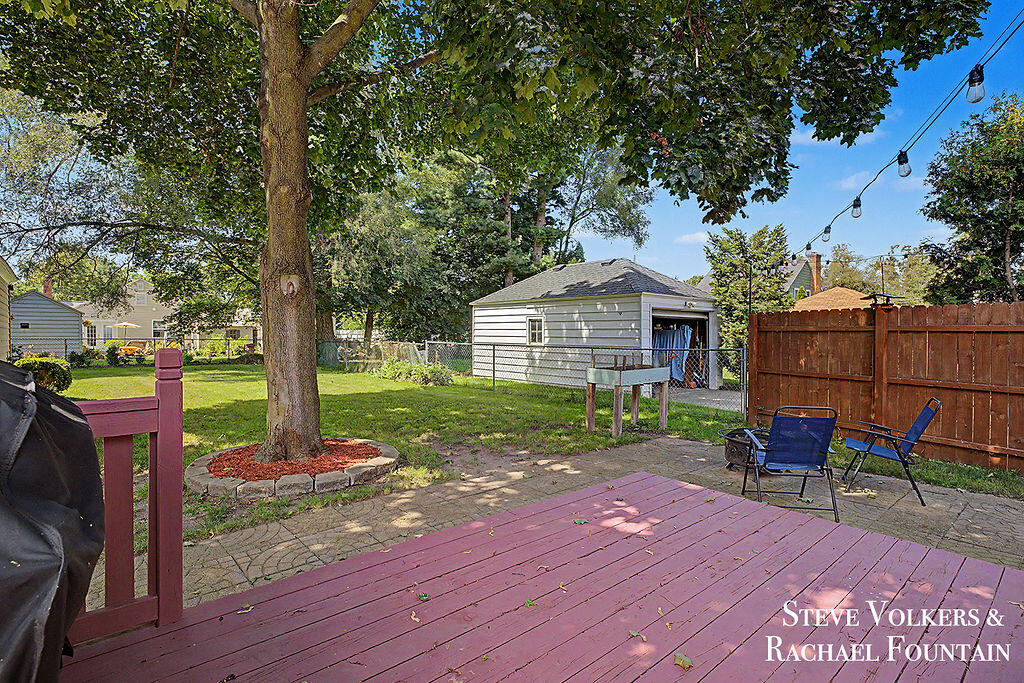 2143 Houseman Avenue NE Grand Rapids MI 49505