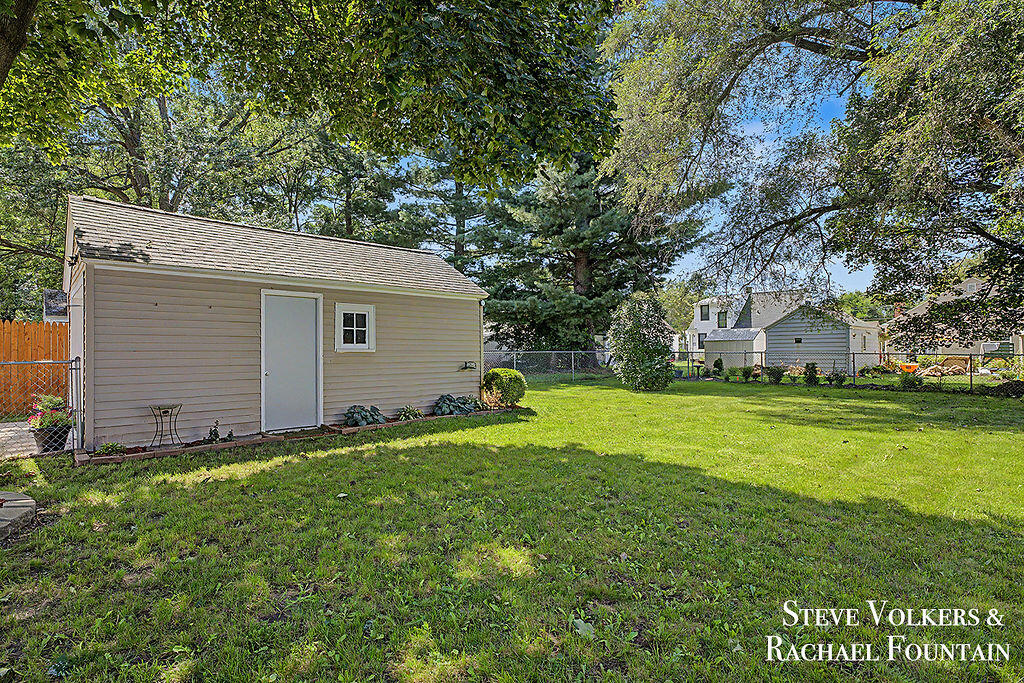 2143 Houseman Avenue NE Grand Rapids MI 49505