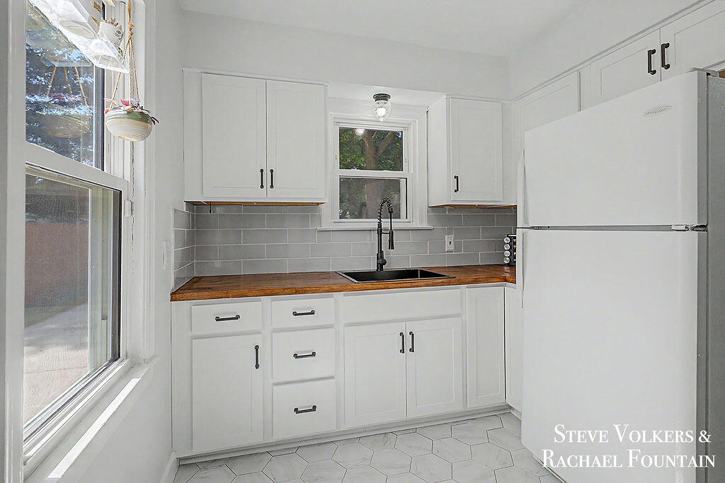 2143 Houseman Avenue NE Grand Rapids MI 49505