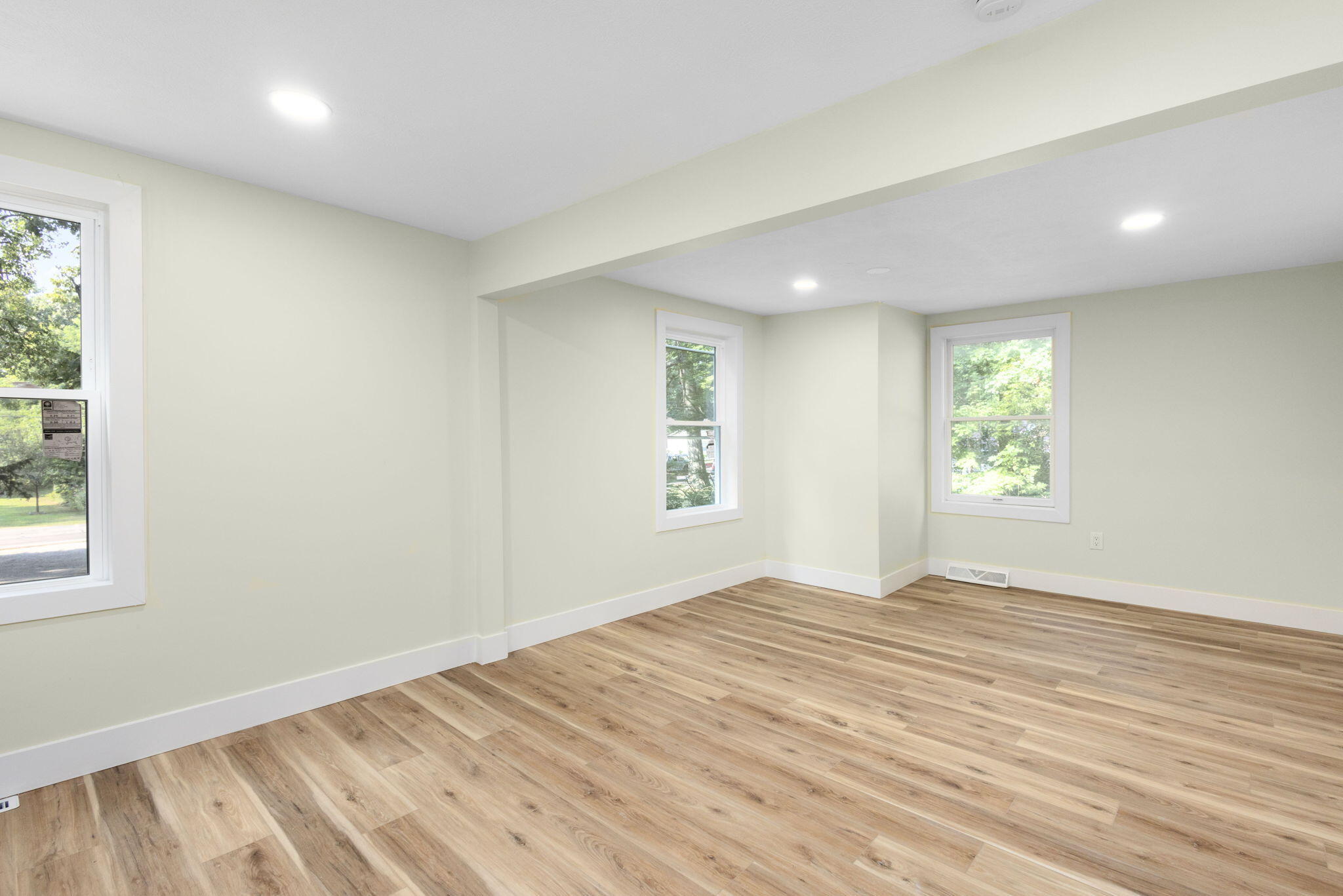 25590 Redfield Street Edwardsburg MI 49112