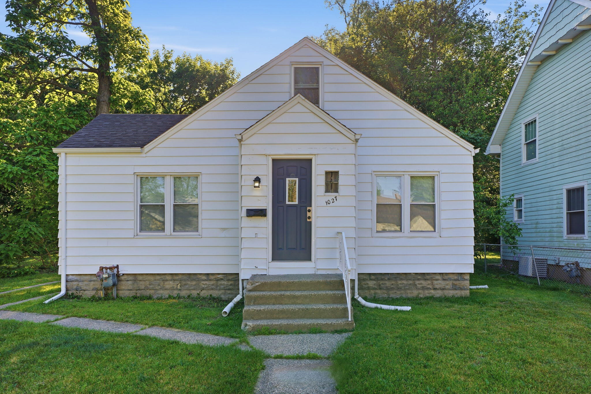 1027 Monroe Street Benton Harbor MI 49022
