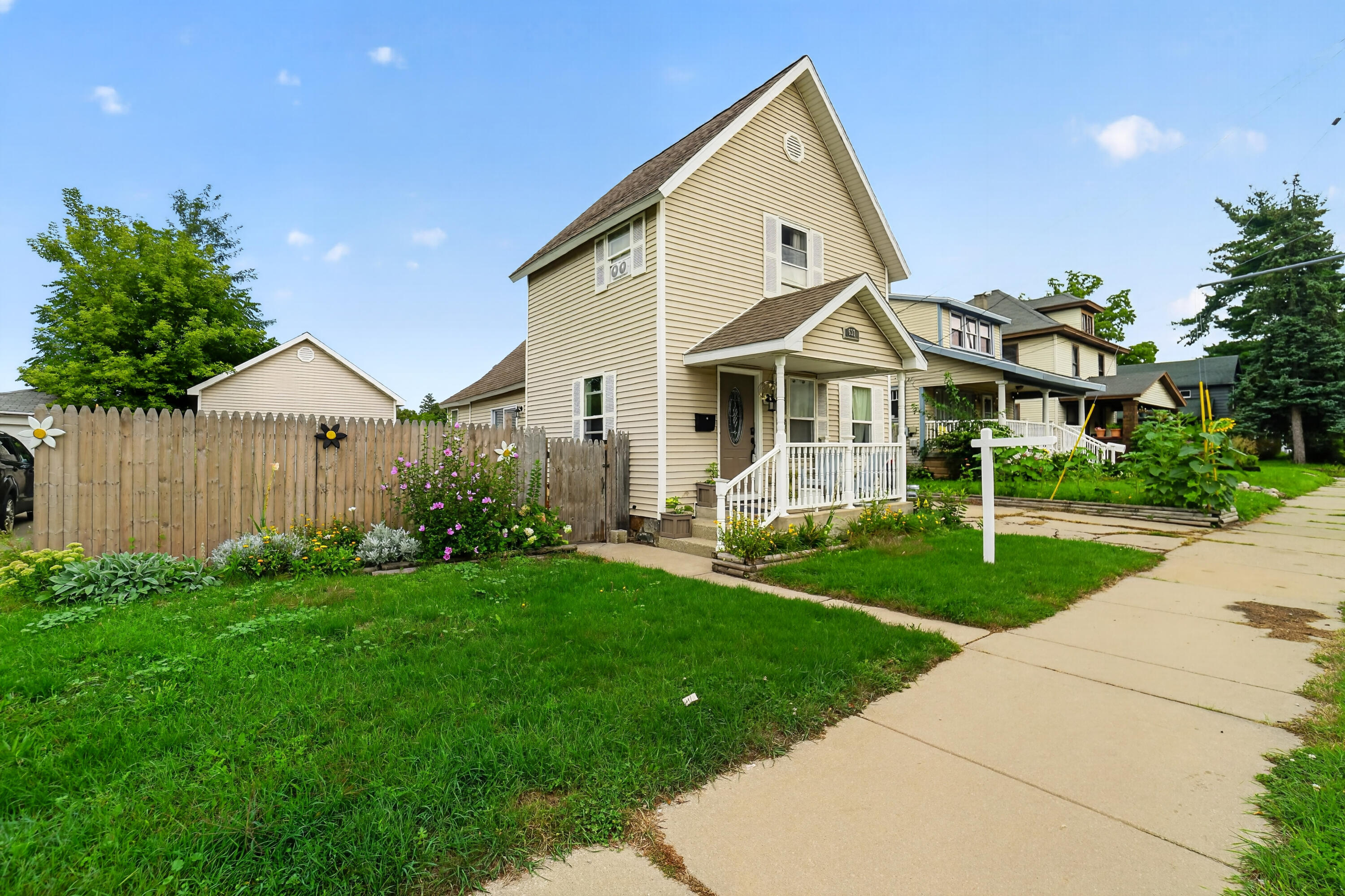 637 Leonard Street NE Grand Rapids MI 49503