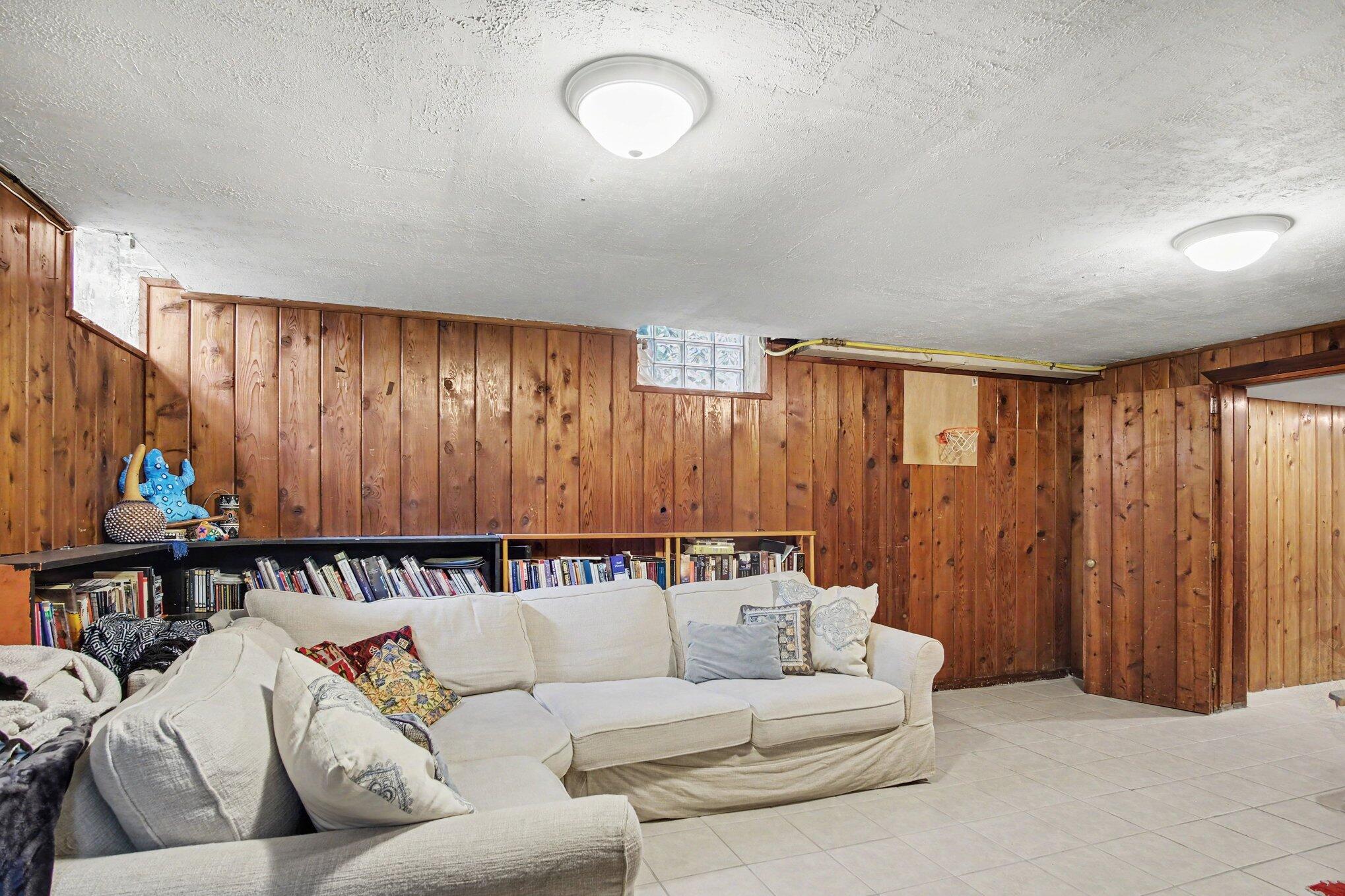 310 Aurora Street SE Grand Rapids MI 49507