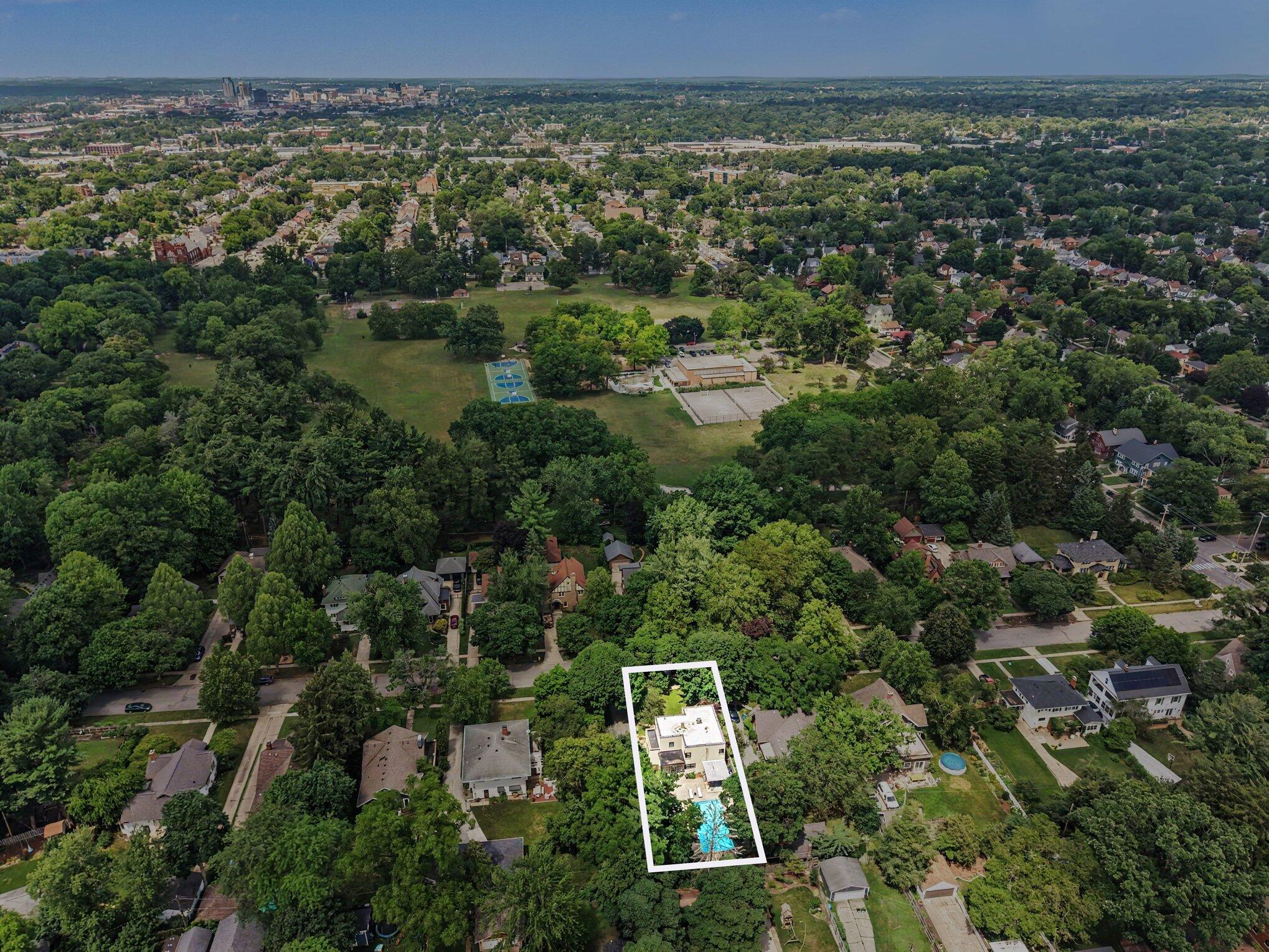 310 Aurora Street SE Grand Rapids MI 49507