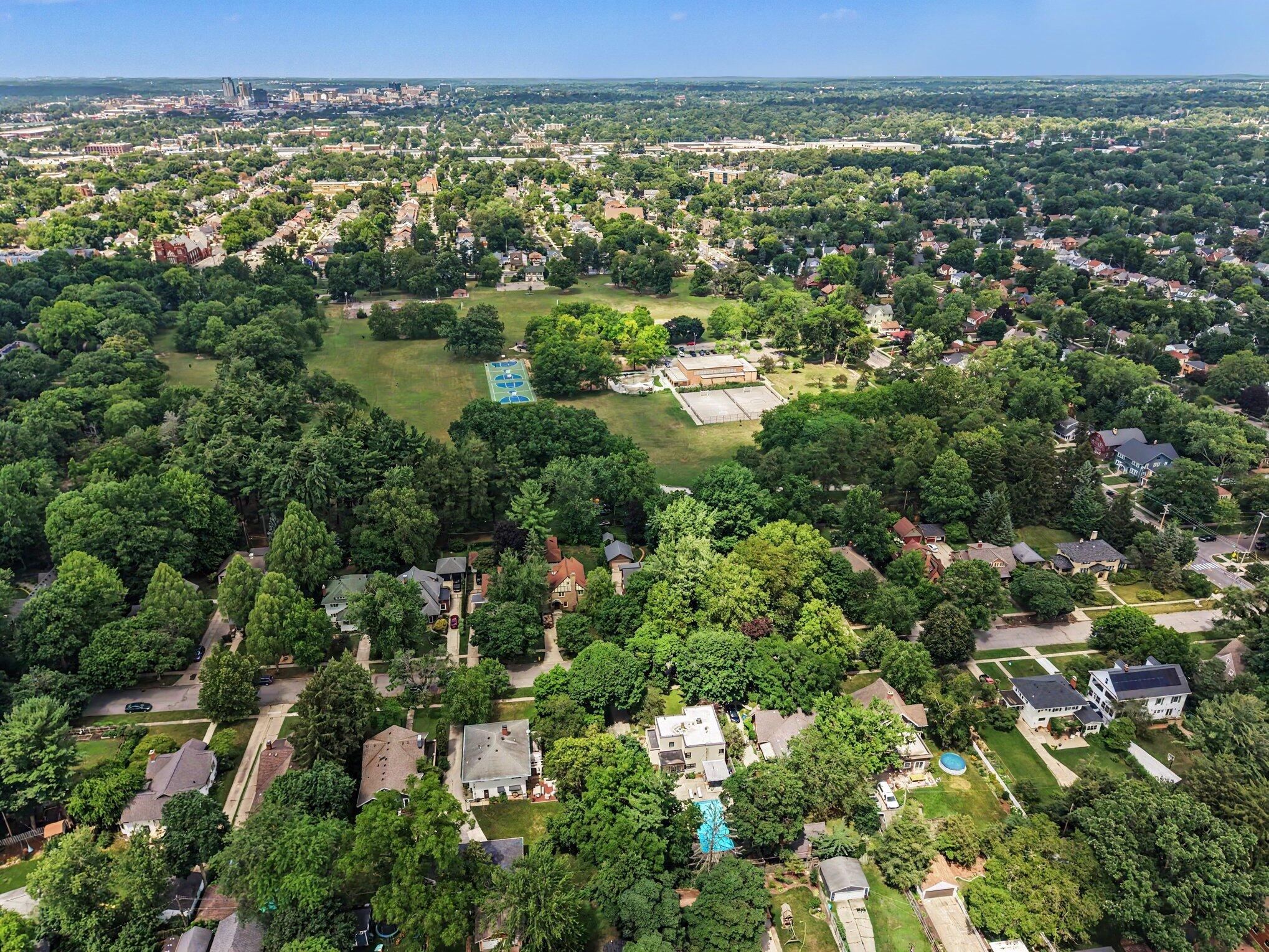 310 Aurora Street SE Grand Rapids MI 49507