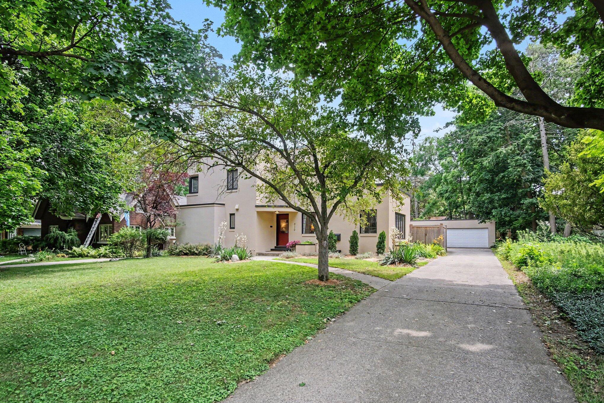 310 Aurora Street SE Grand Rapids MI 49507