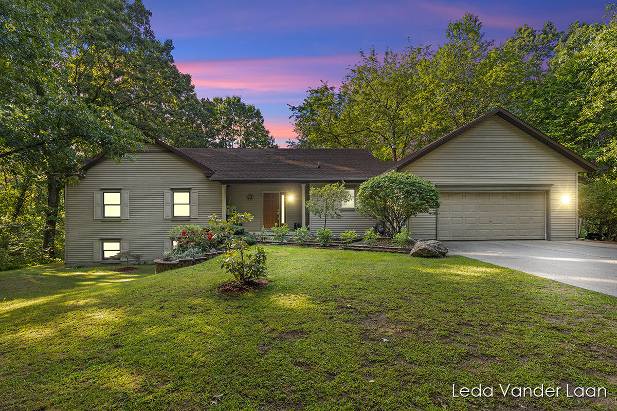 9520 Hidden Bluff Drive NE Rockford MI 49341
