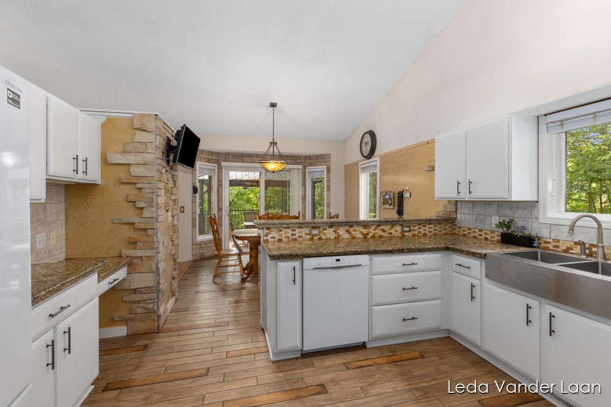 9520 Hidden Bluff Drive NE Rockford MI 49341