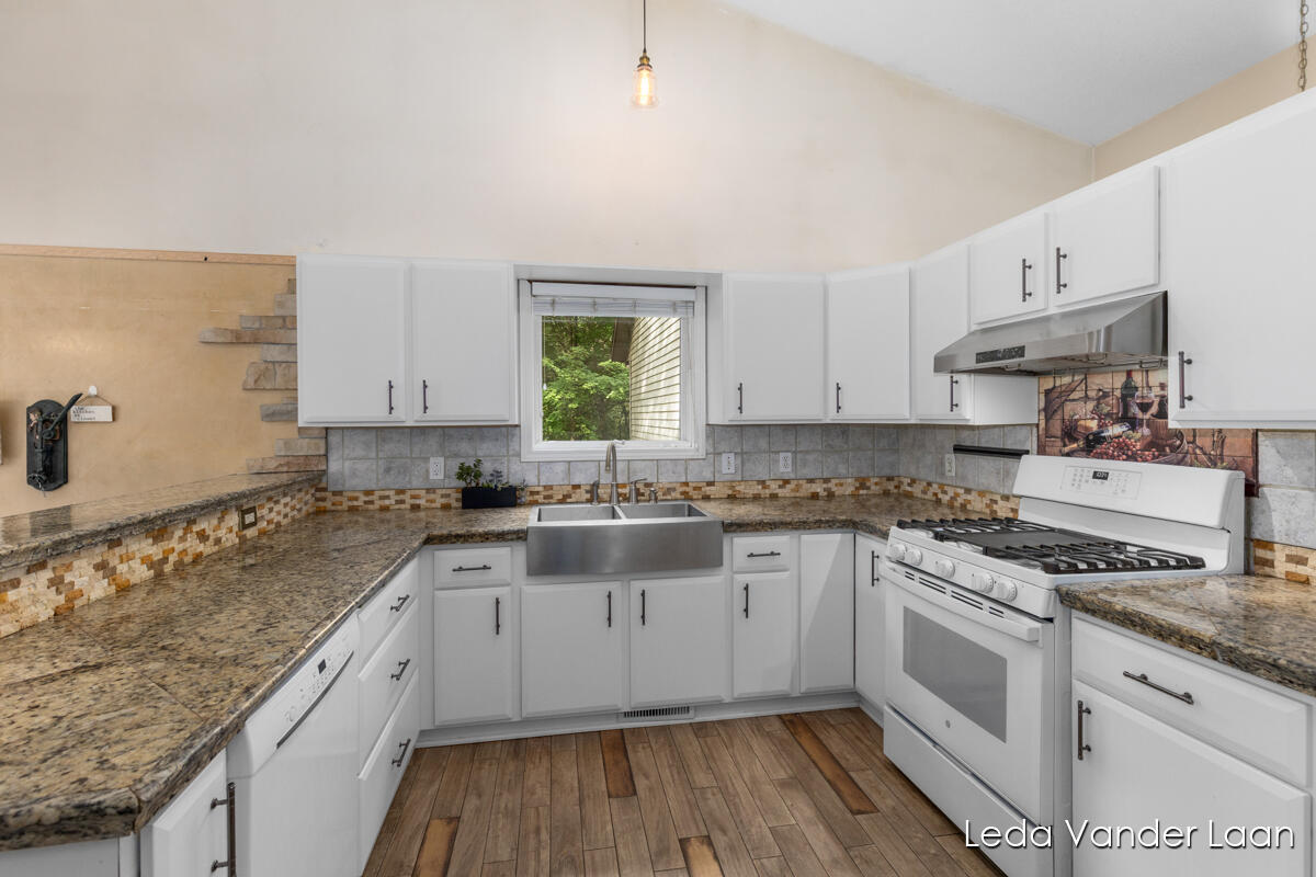 9520 Hidden Bluff Drive NE Rockford MI 49341