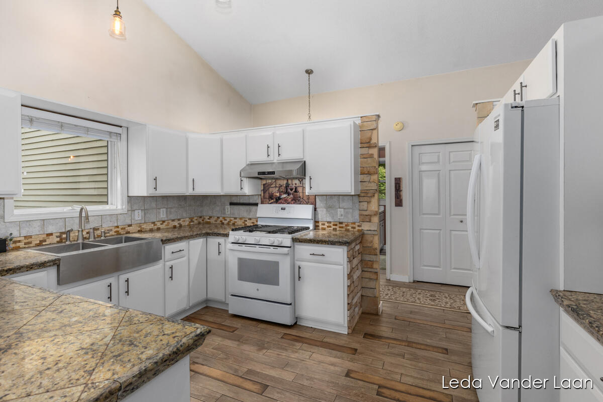 9520 Hidden Bluff Drive NE Rockford MI 49341