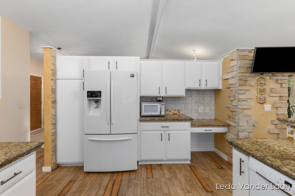 9520 Hidden Bluff Drive NE Rockford MI 49341