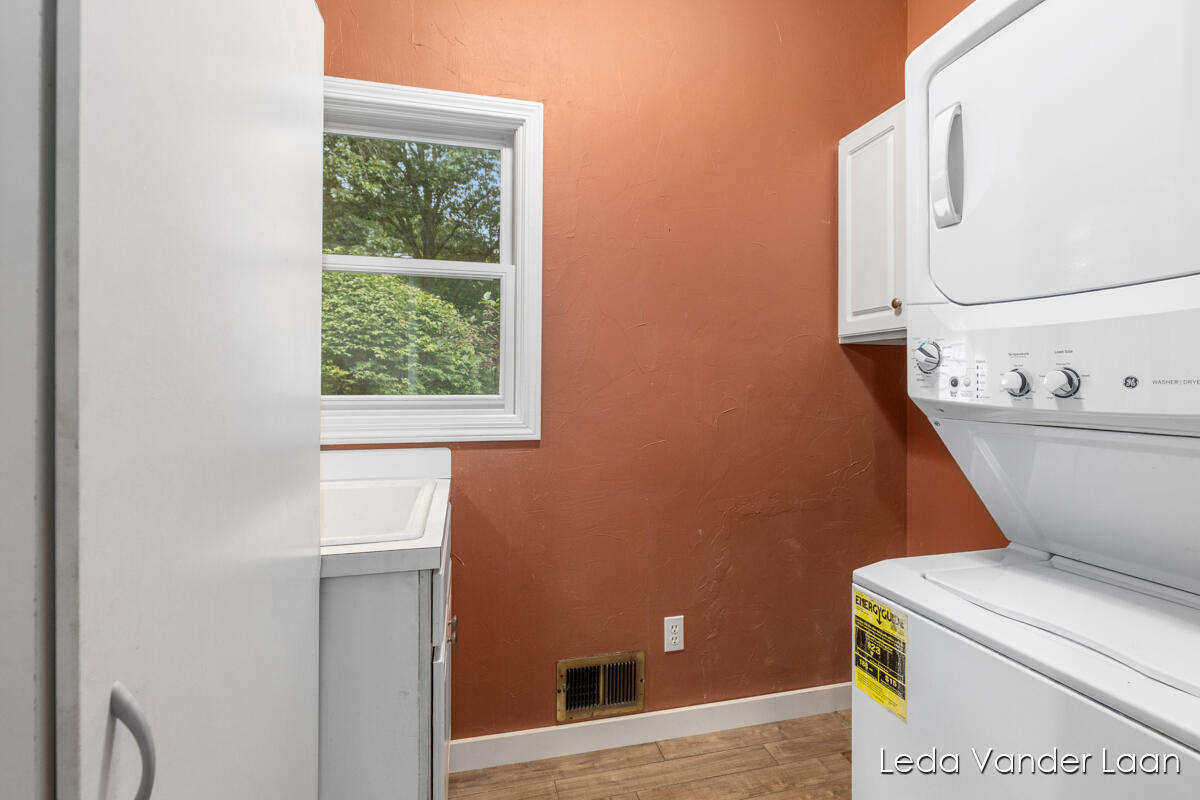 9520 Hidden Bluff Drive NE Rockford MI 49341
