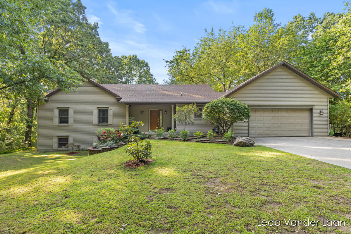 9520 Hidden Bluff Drive NE Rockford MI 49341