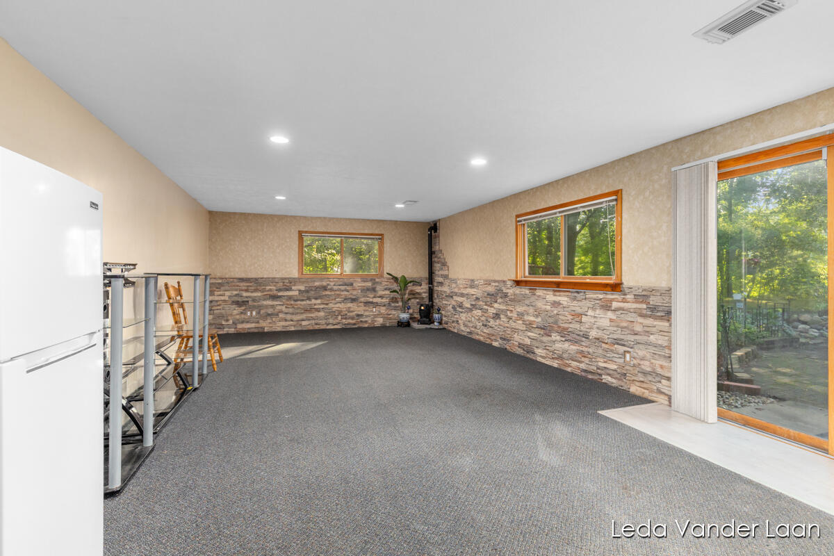 9520 Hidden Bluff Drive NE Rockford MI 49341