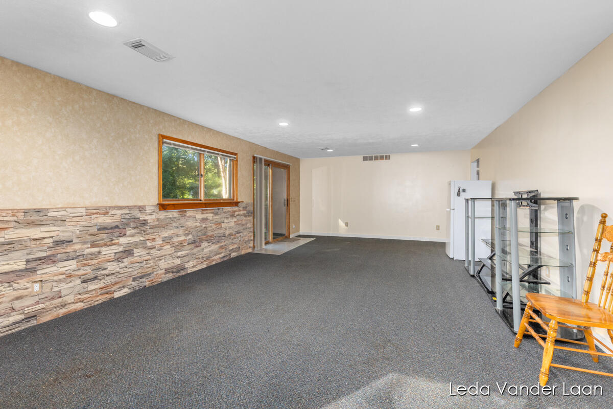 9520 Hidden Bluff Drive NE Rockford MI 49341