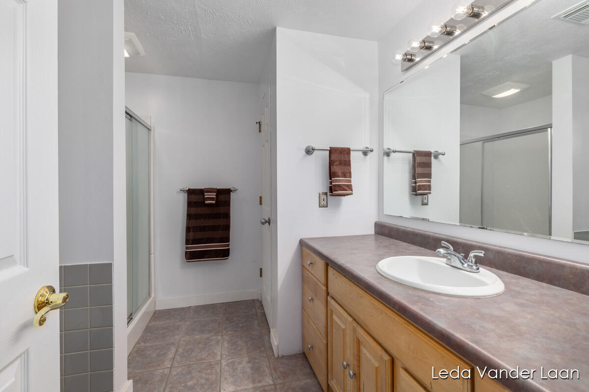 9520 Hidden Bluff Drive NE Rockford MI 49341