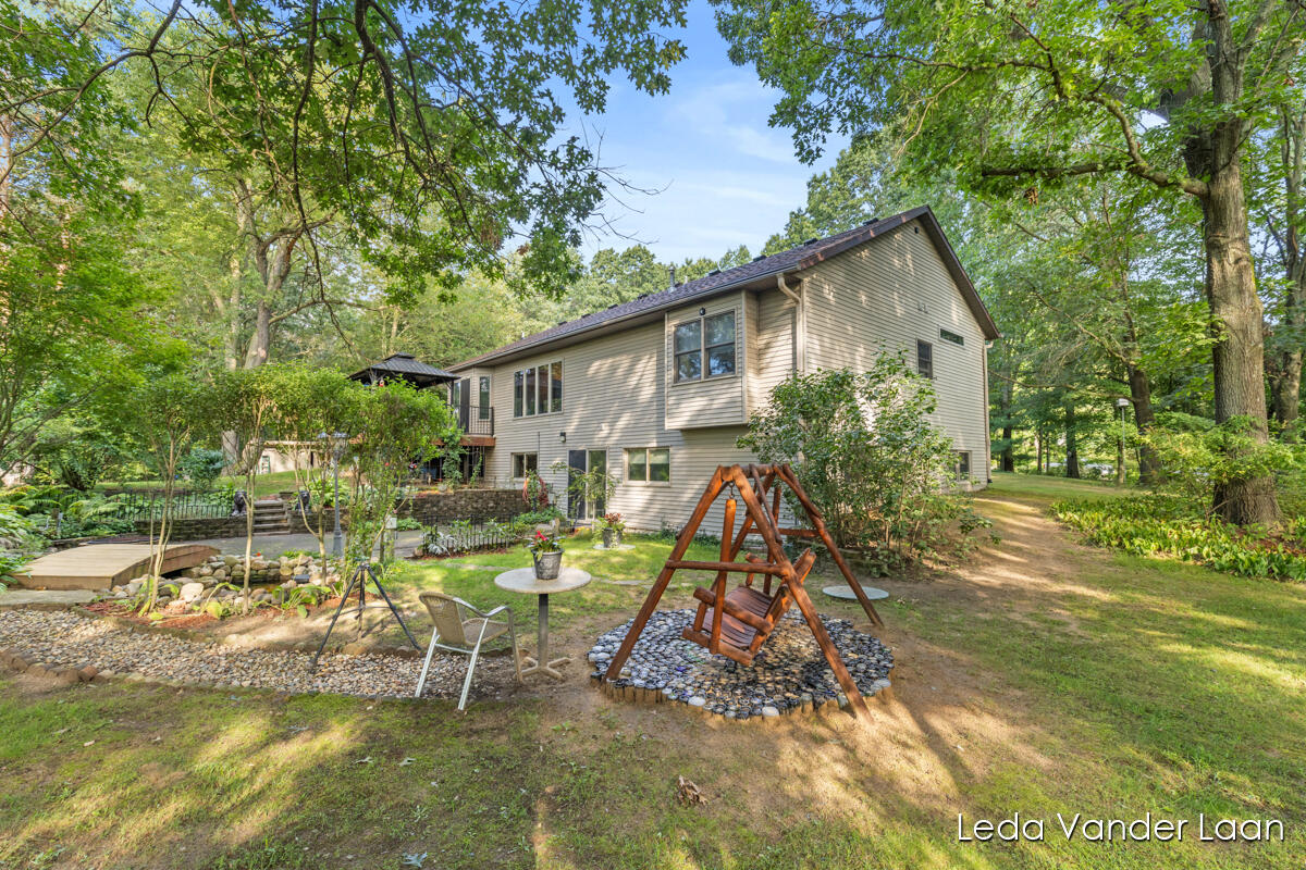 9520 Hidden Bluff Drive NE Rockford MI 49341