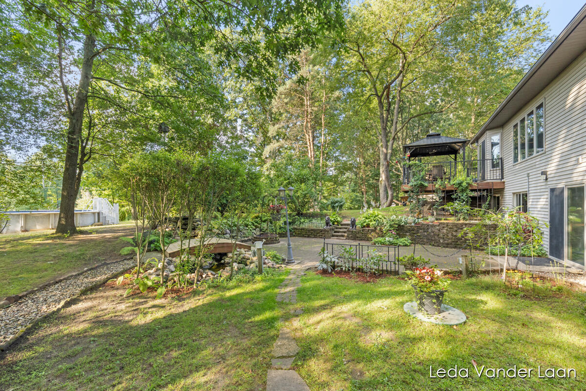 9520 Hidden Bluff Drive NE Rockford MI 49341