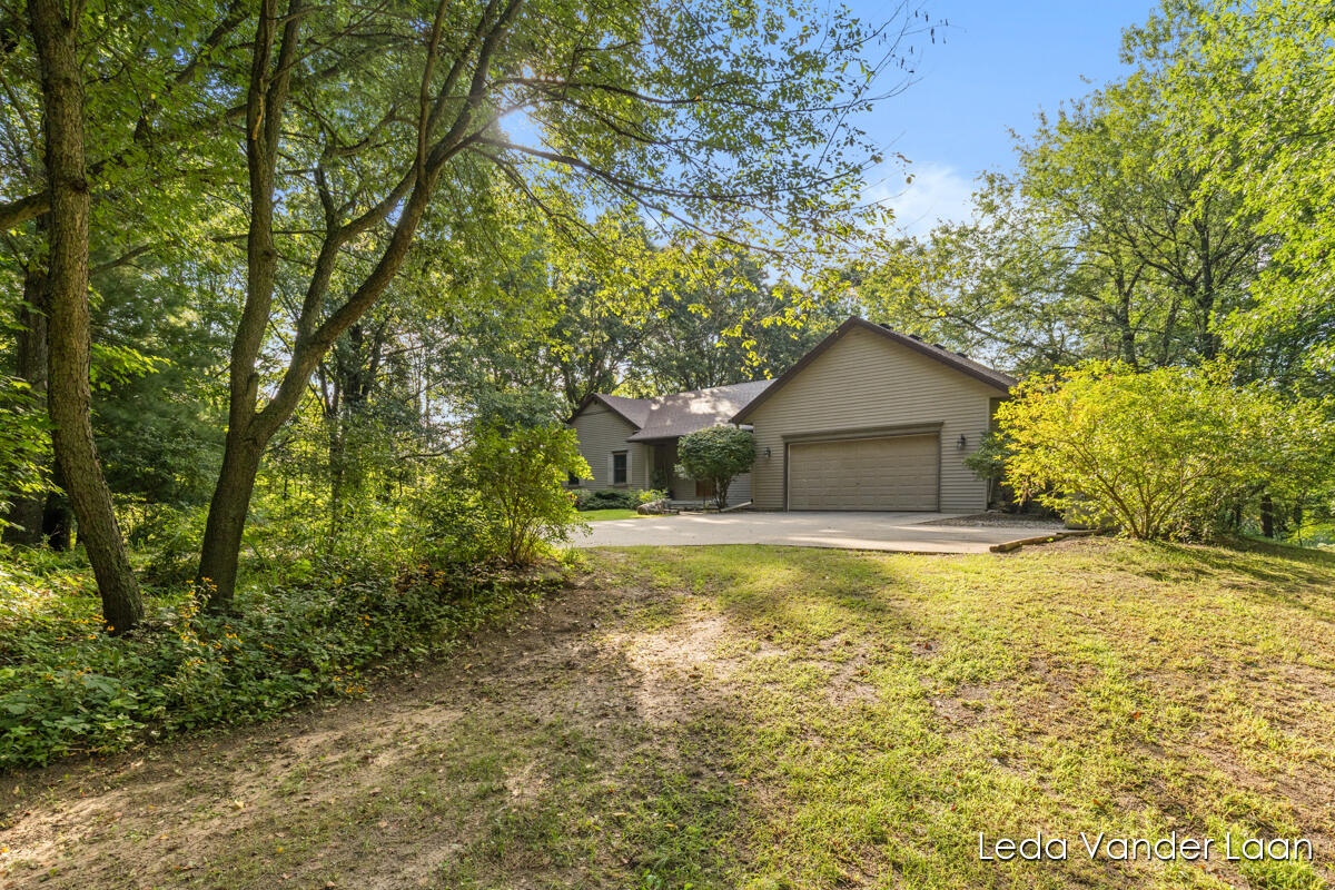 9520 Hidden Bluff Drive NE Rockford MI 49341