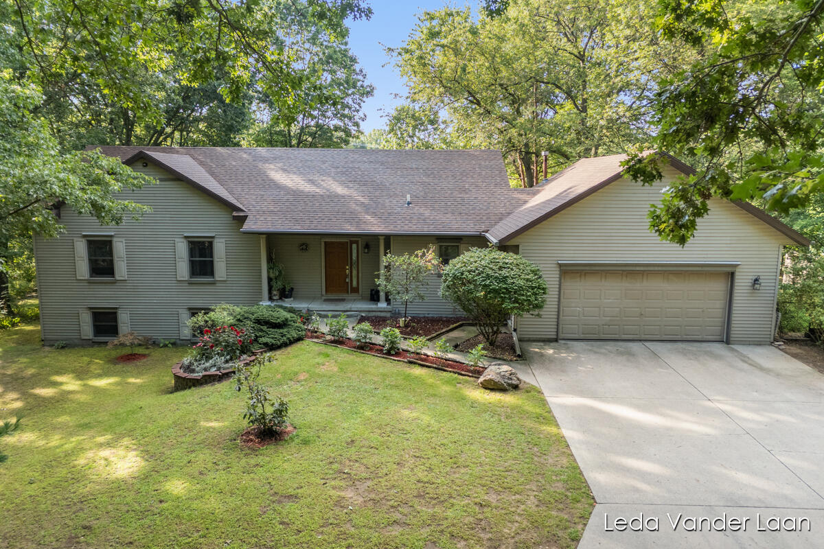 9520 Hidden Bluff Drive NE Rockford MI 49341