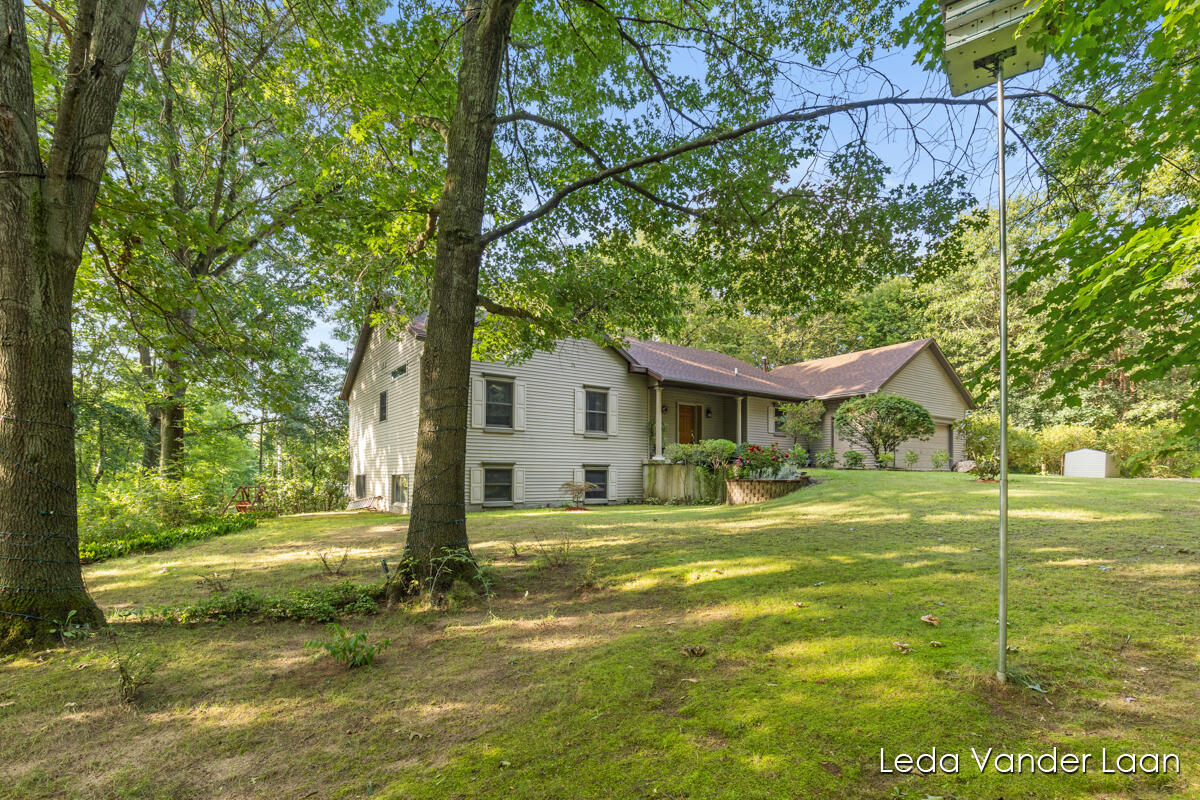 9520 Hidden Bluff Drive NE Rockford MI 49341