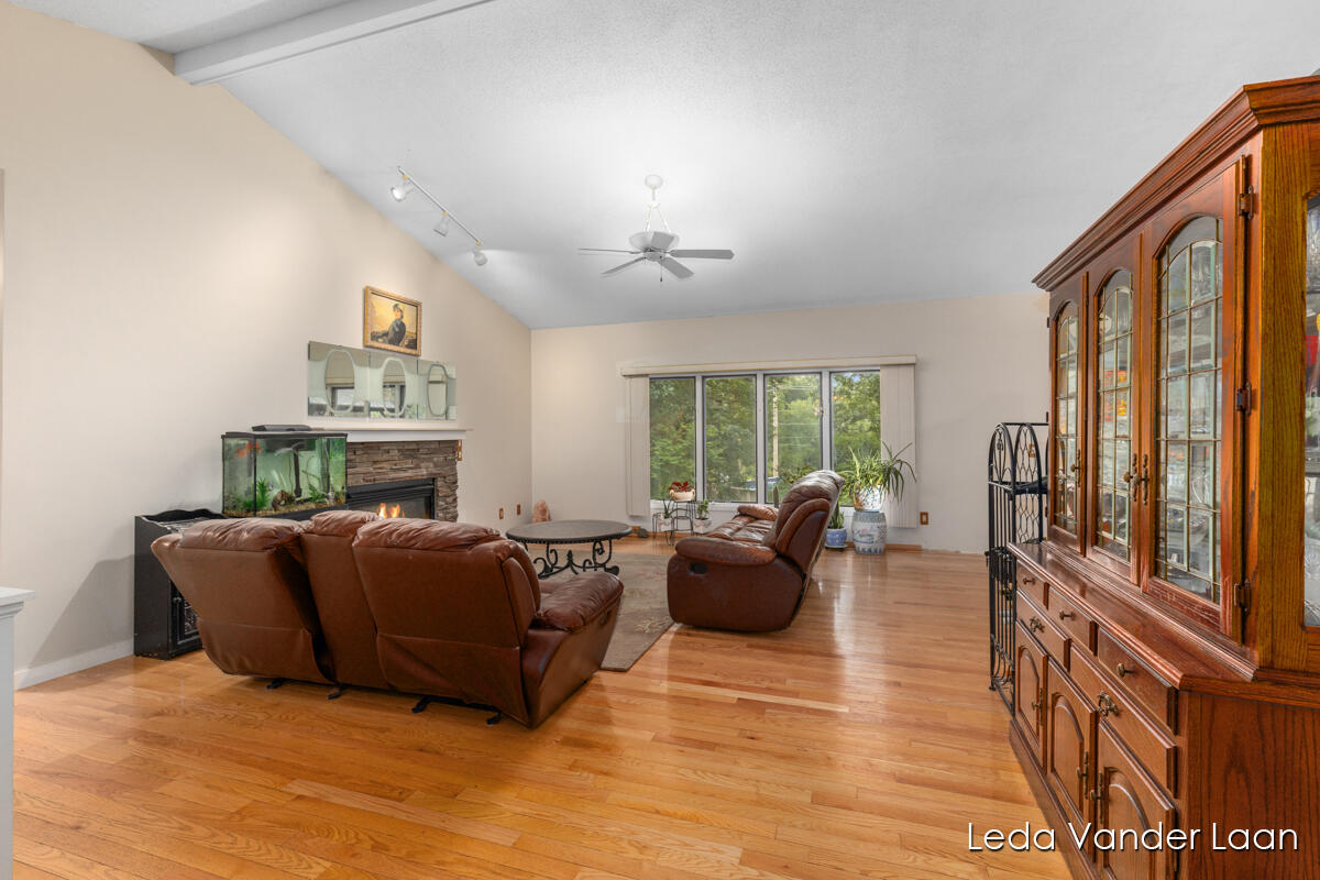 9520 Hidden Bluff Drive NE Rockford MI 49341