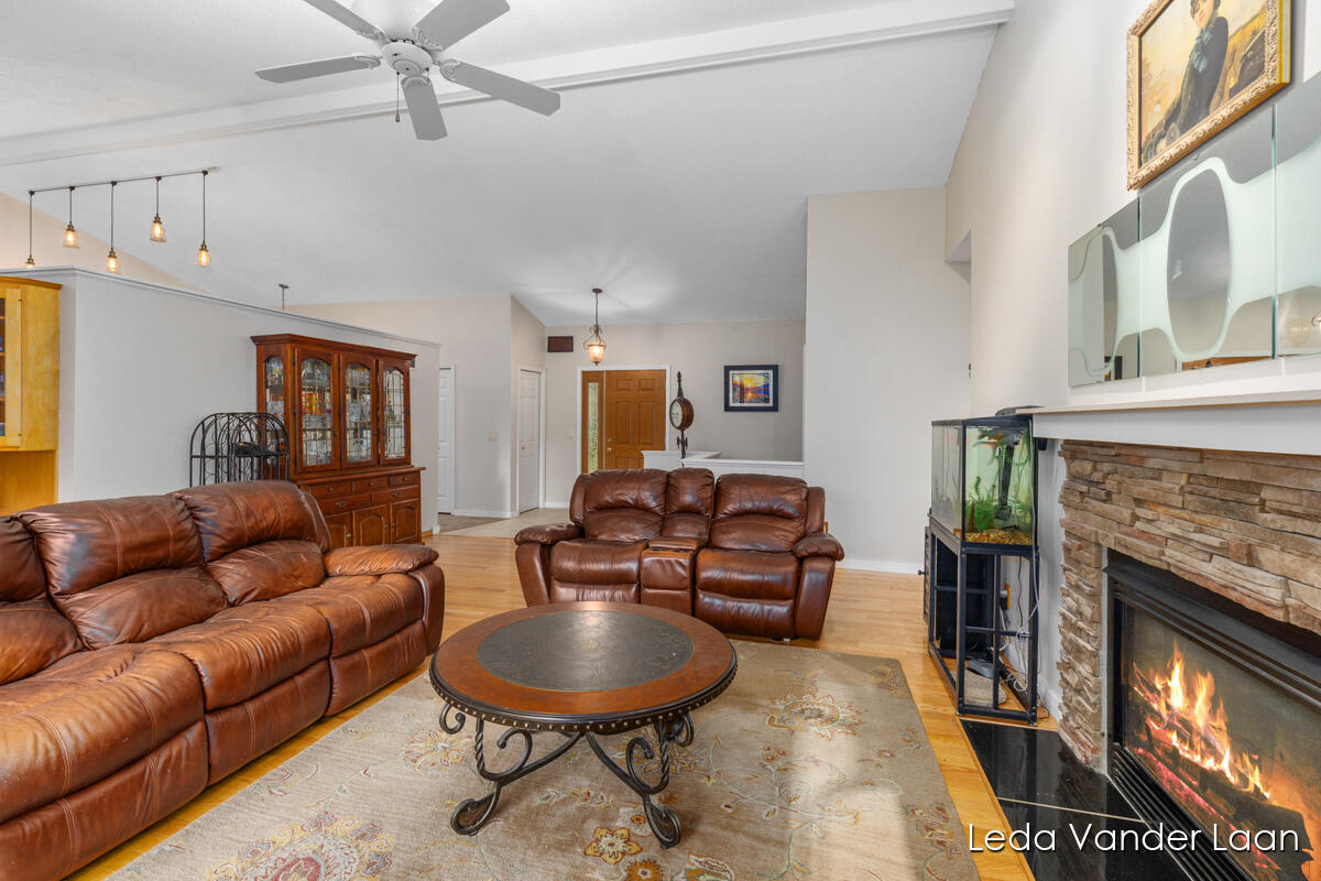 9520 Hidden Bluff Drive NE Rockford MI 49341