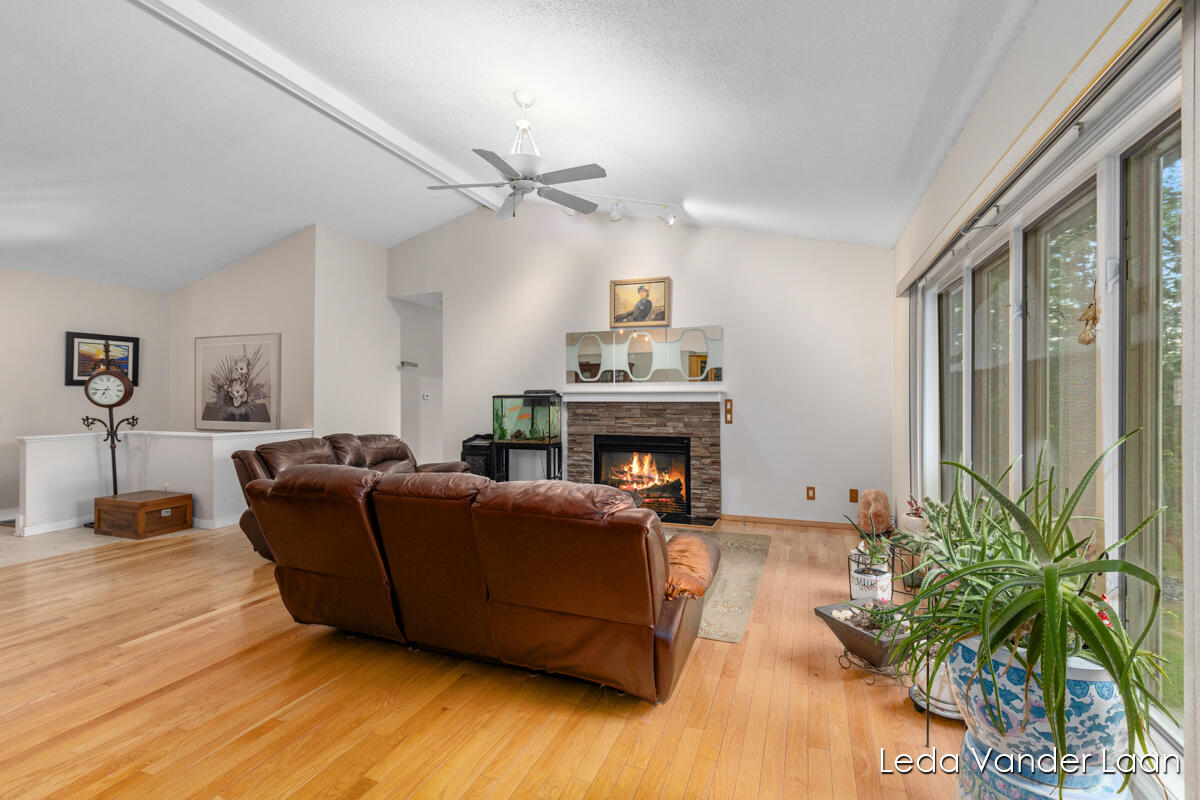 9520 Hidden Bluff Drive NE Rockford MI 49341