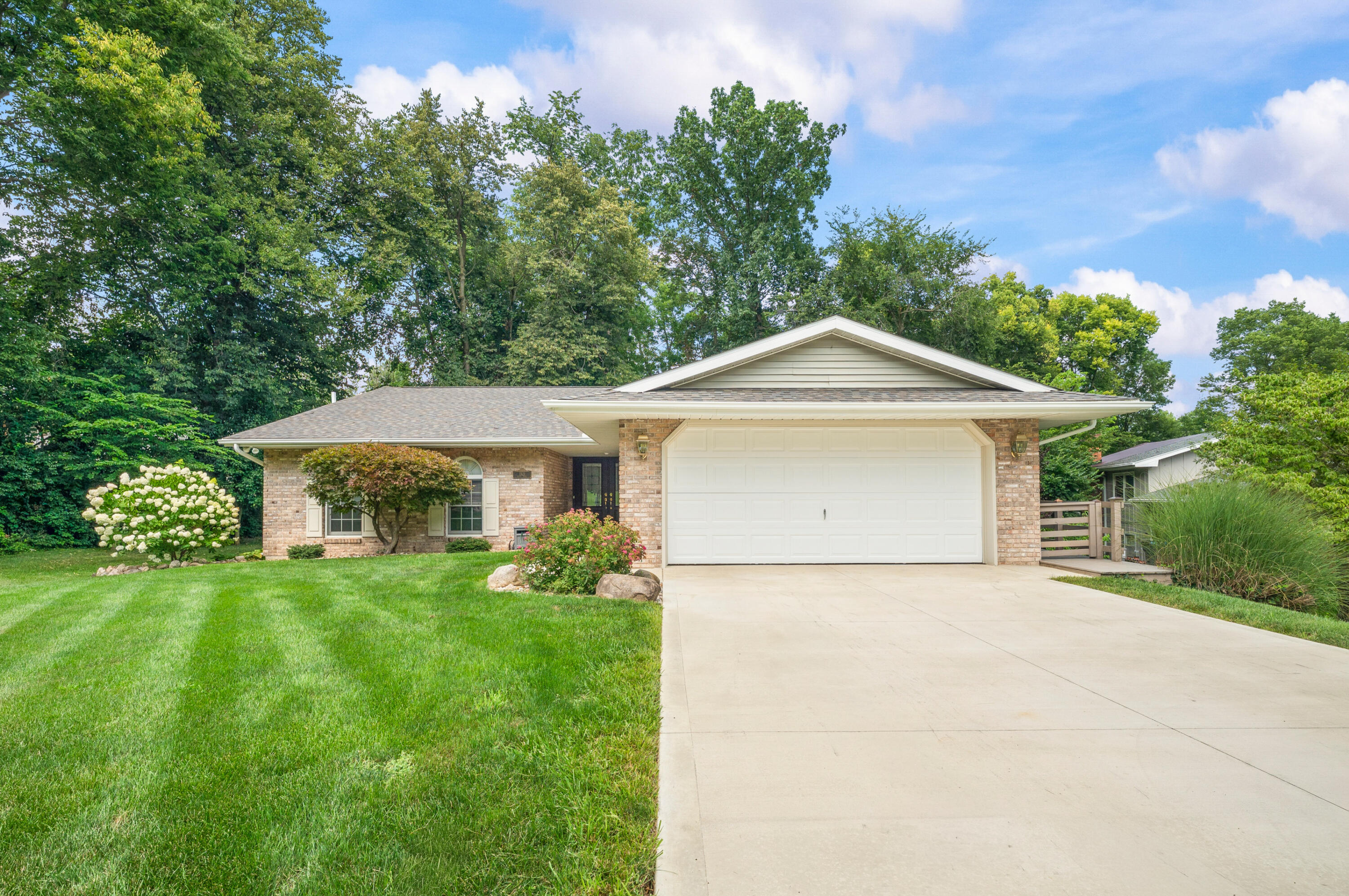 1521 Sioux Trail Niles MI 49120