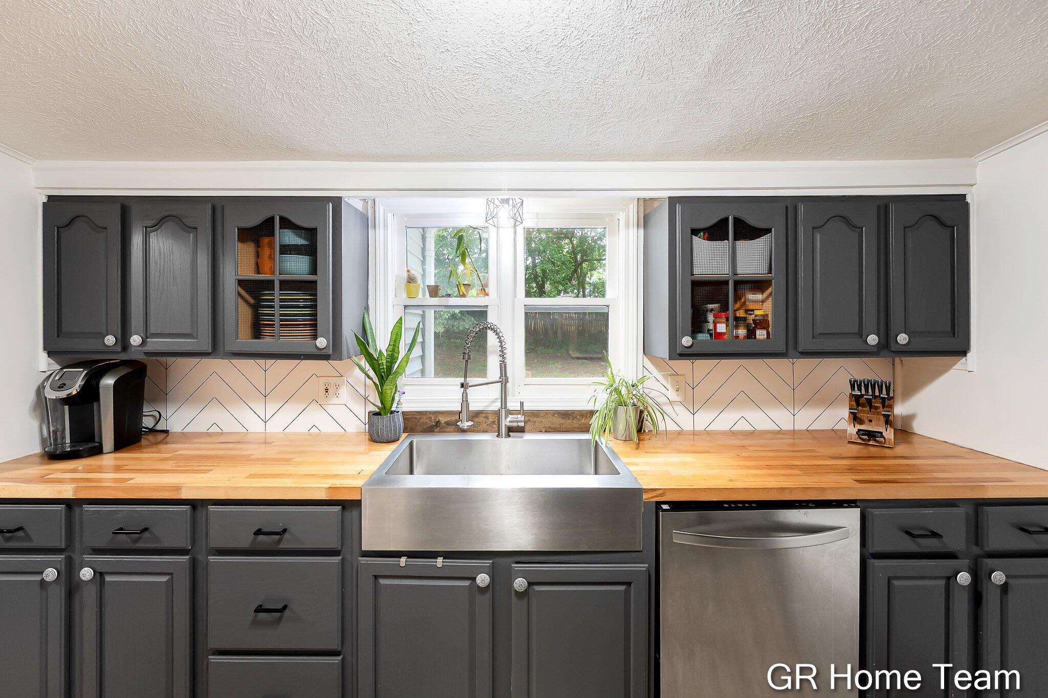 1605 Preston Avenue NW Grand Rapids MI 49504
