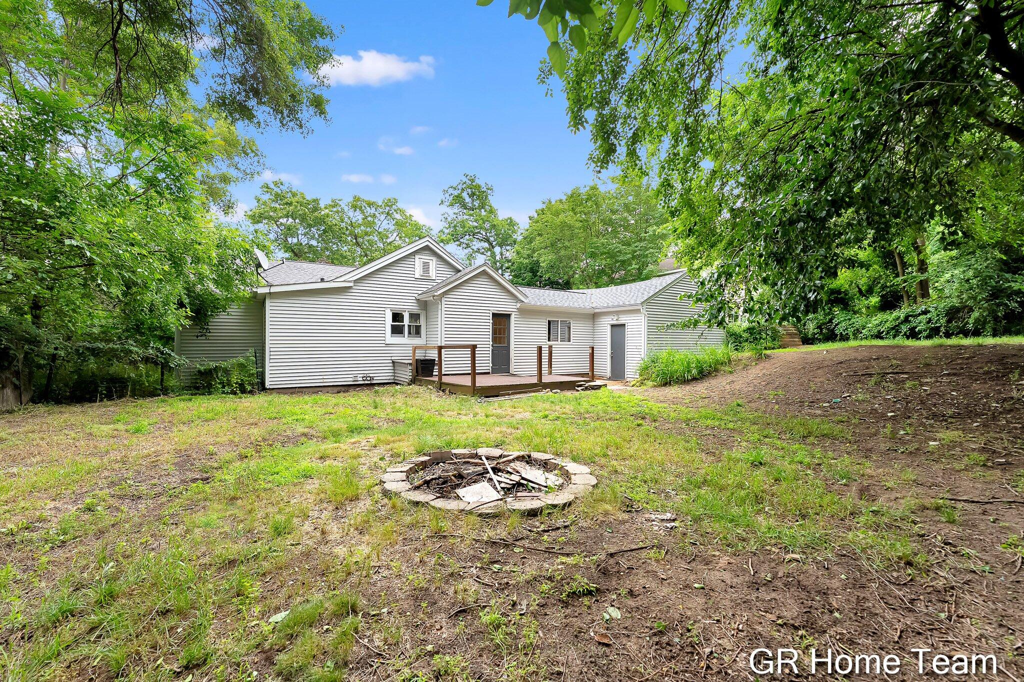 1605 Preston Avenue NW Grand Rapids MI 49504