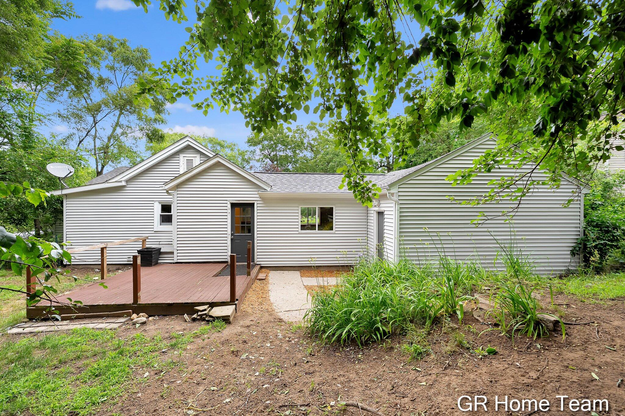 1605 Preston Avenue NW Grand Rapids MI 49504