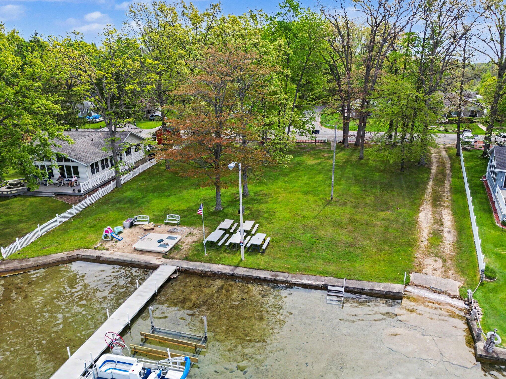 50085 E Lake Shore Drive Dowagiac MI 49047