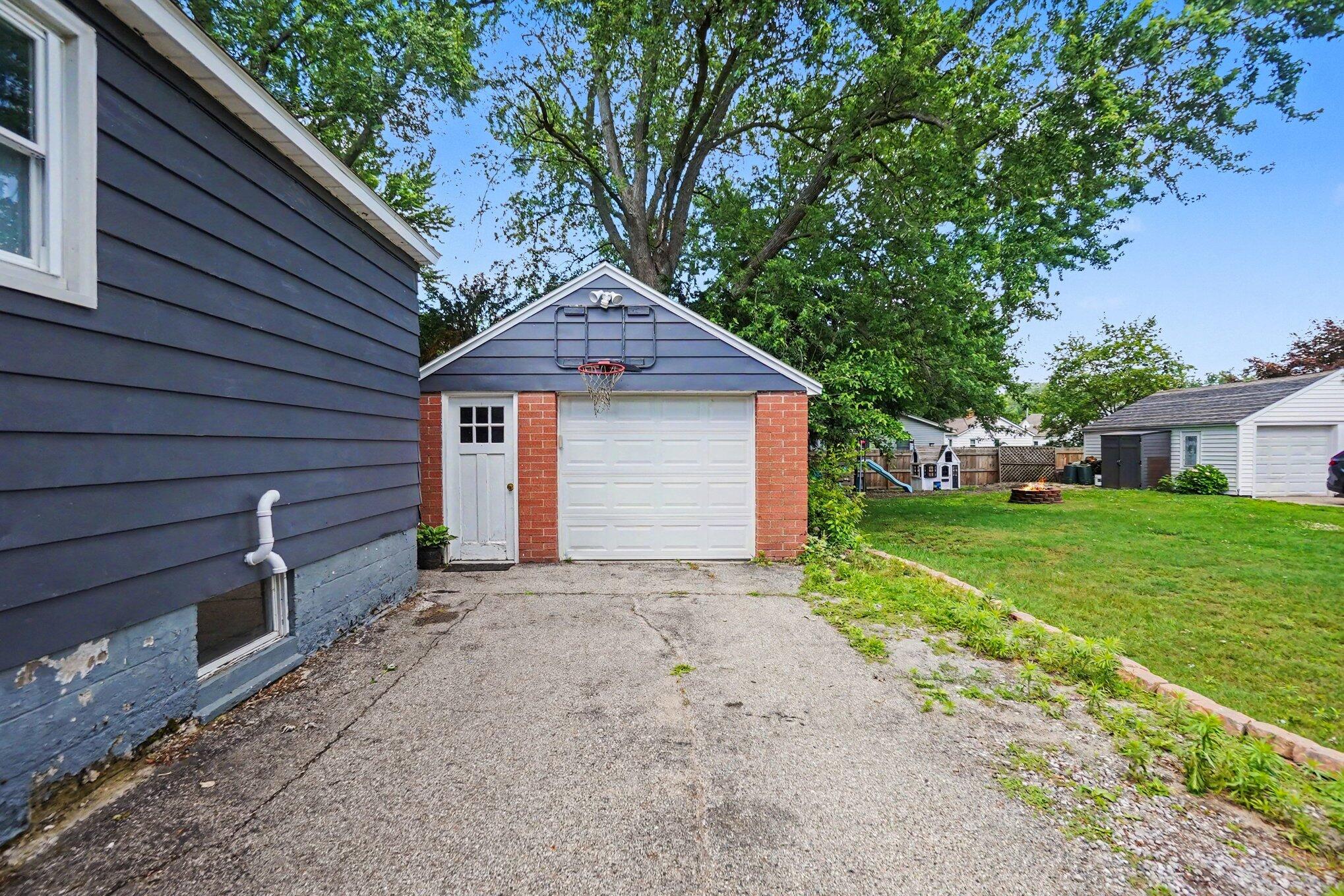 37 W Garfield Avenue Zeeland MI 49464