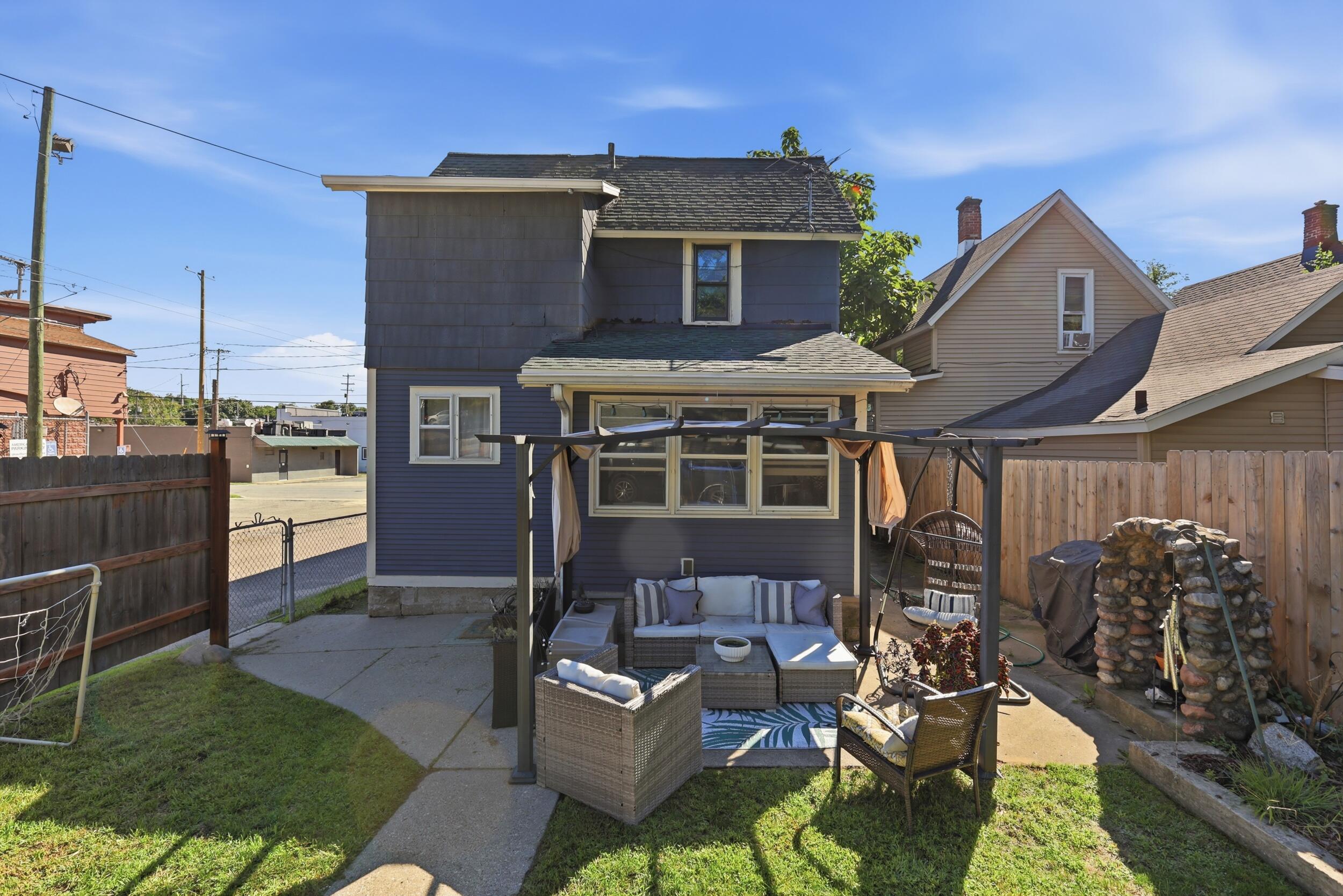 325 Grand Avenue NE Grand Rapids MI 49503