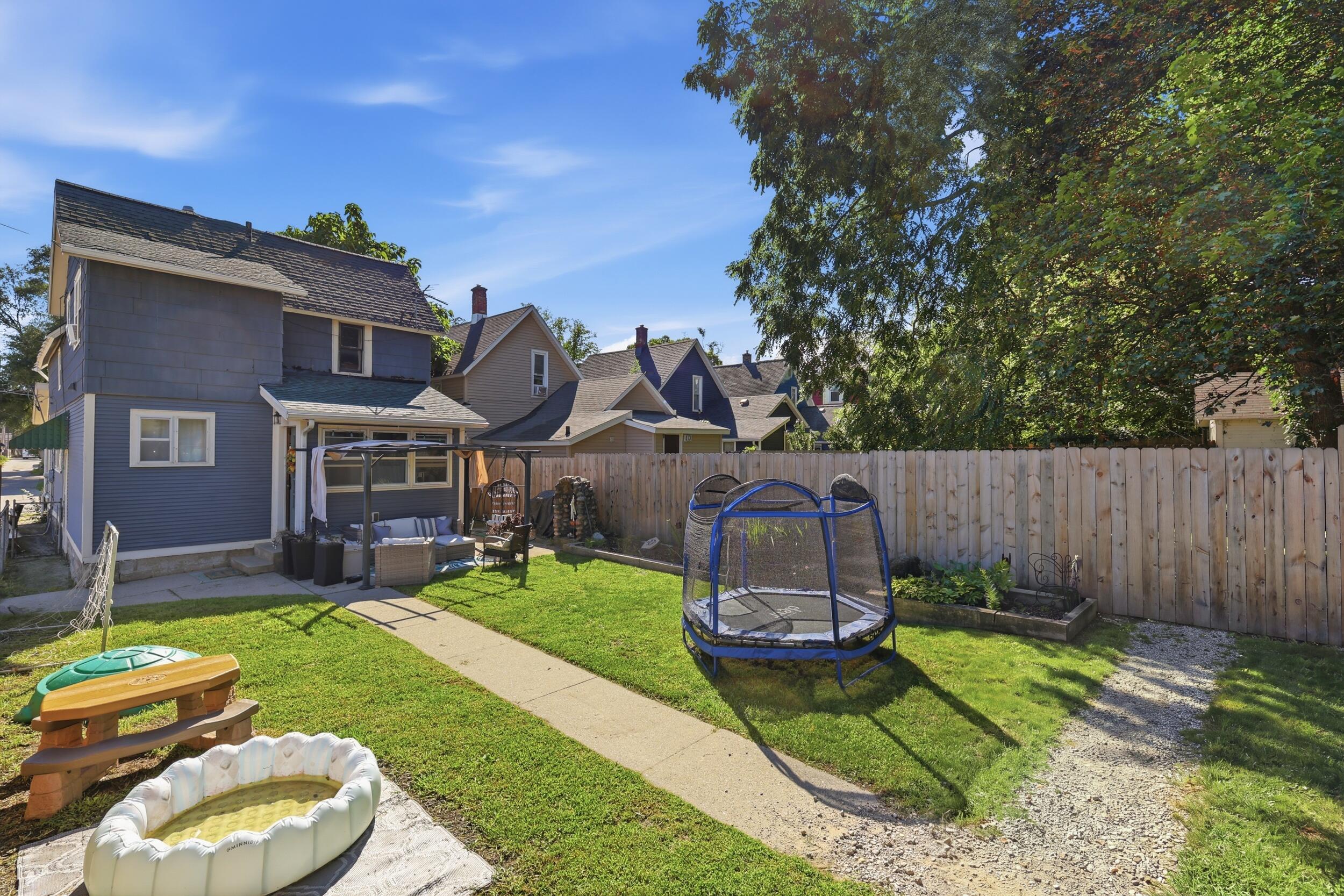 325 Grand Avenue NE Grand Rapids MI 49503