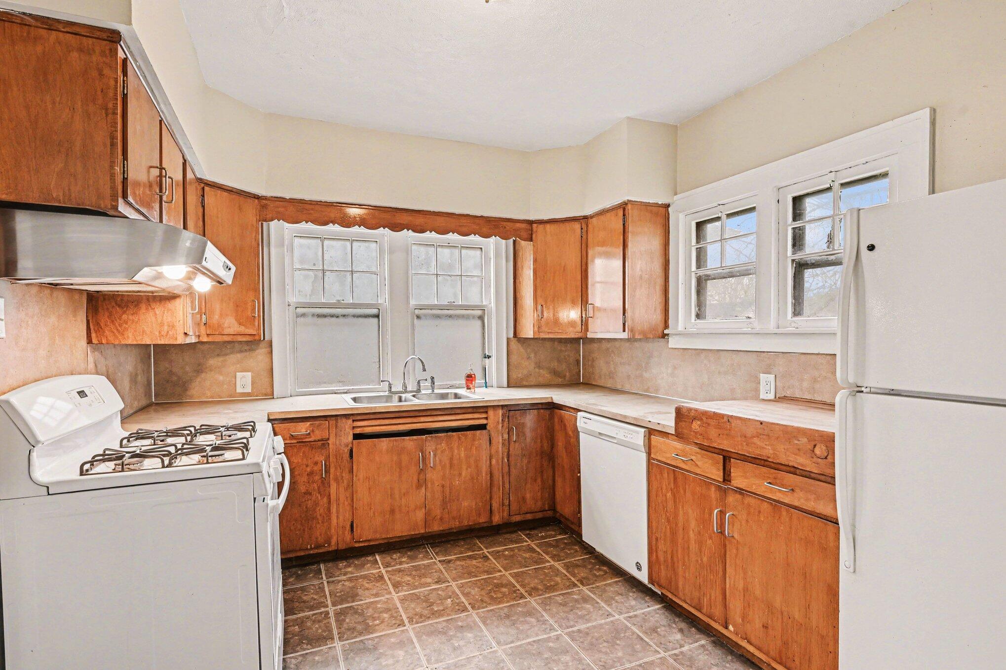 915 Walwood Place Kalamazoo MI 49007