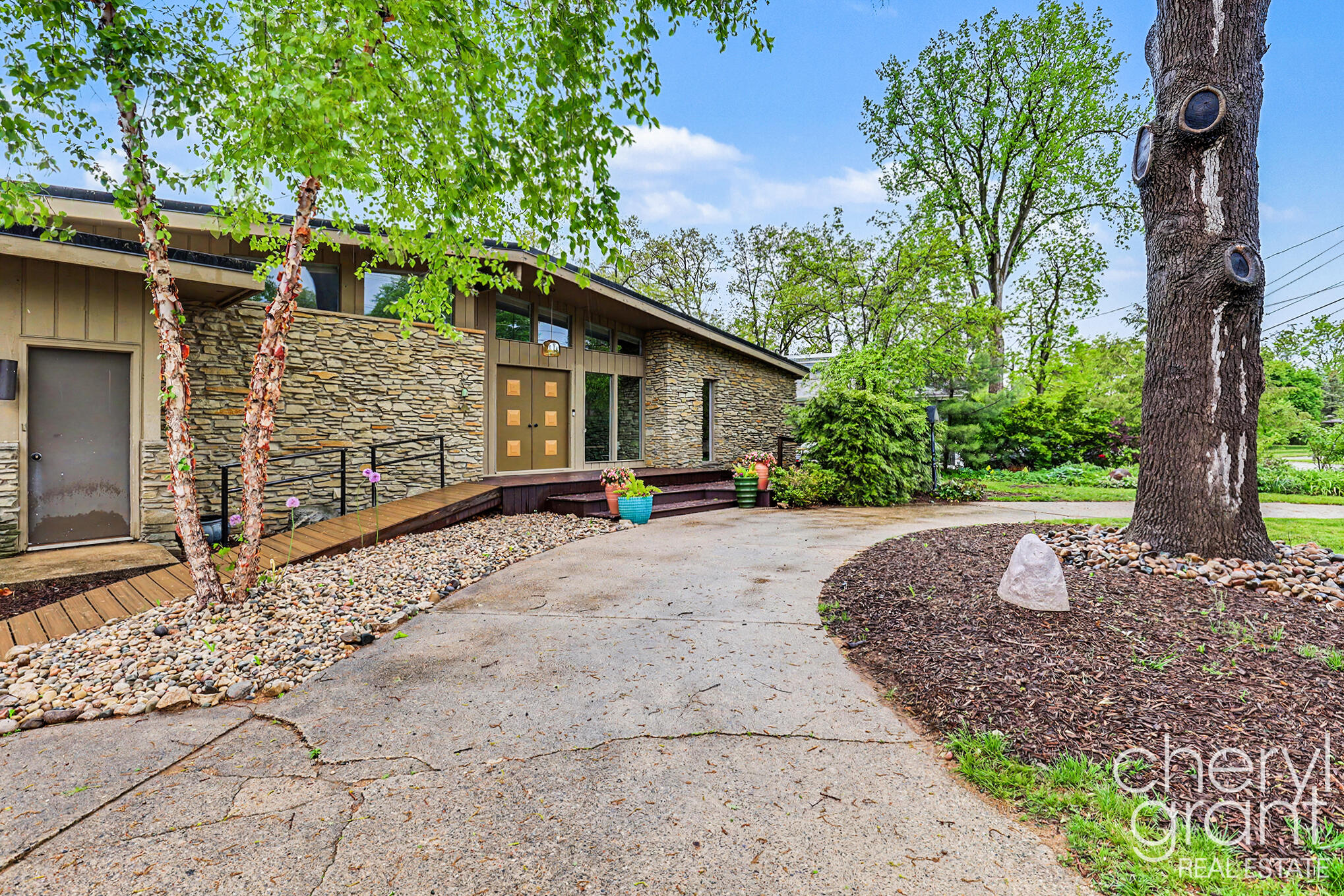 3255 Dorais Drive NE Grand Rapids MI 49525