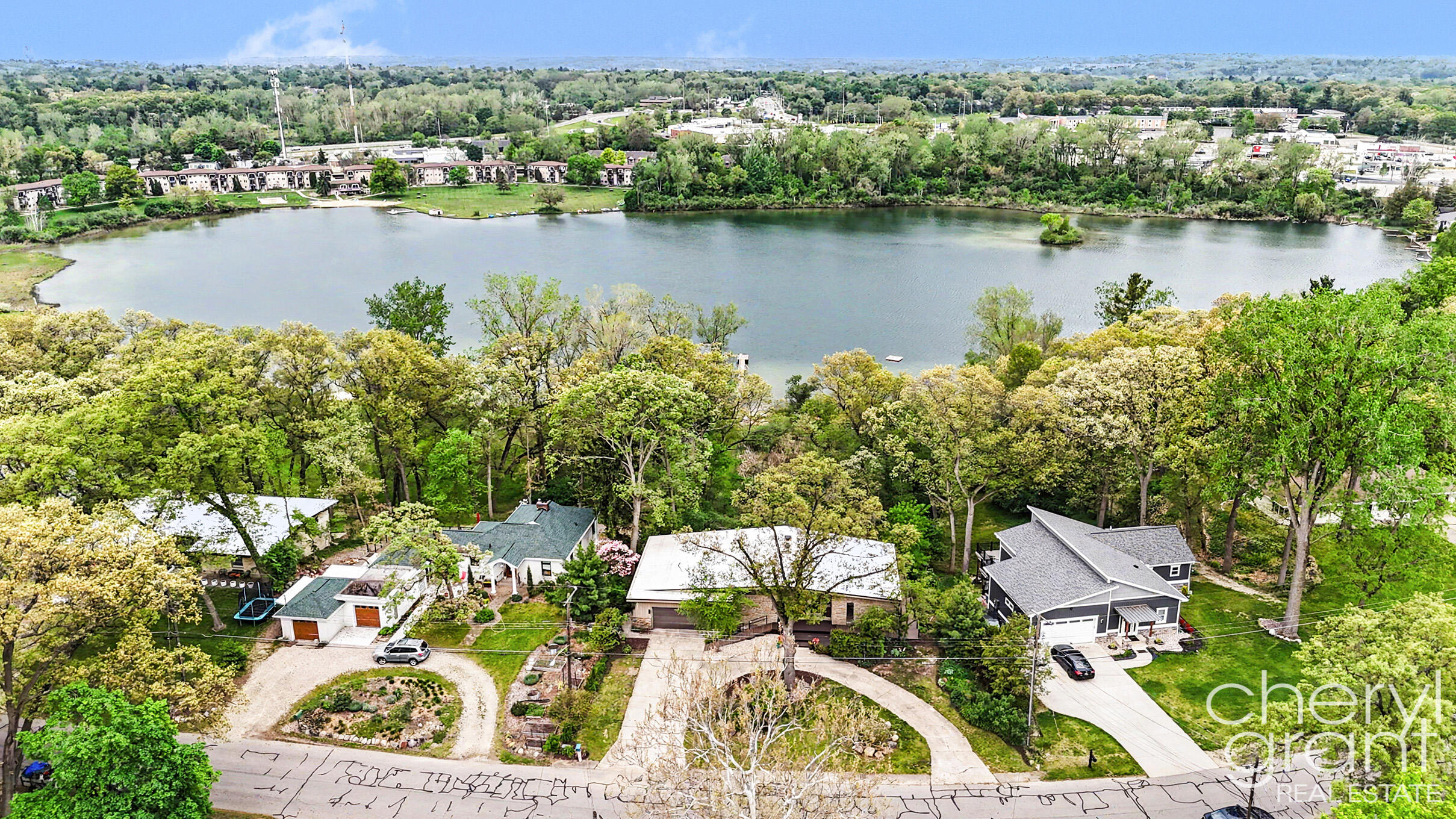 3255 Dorais Drive NE Grand Rapids MI 49525