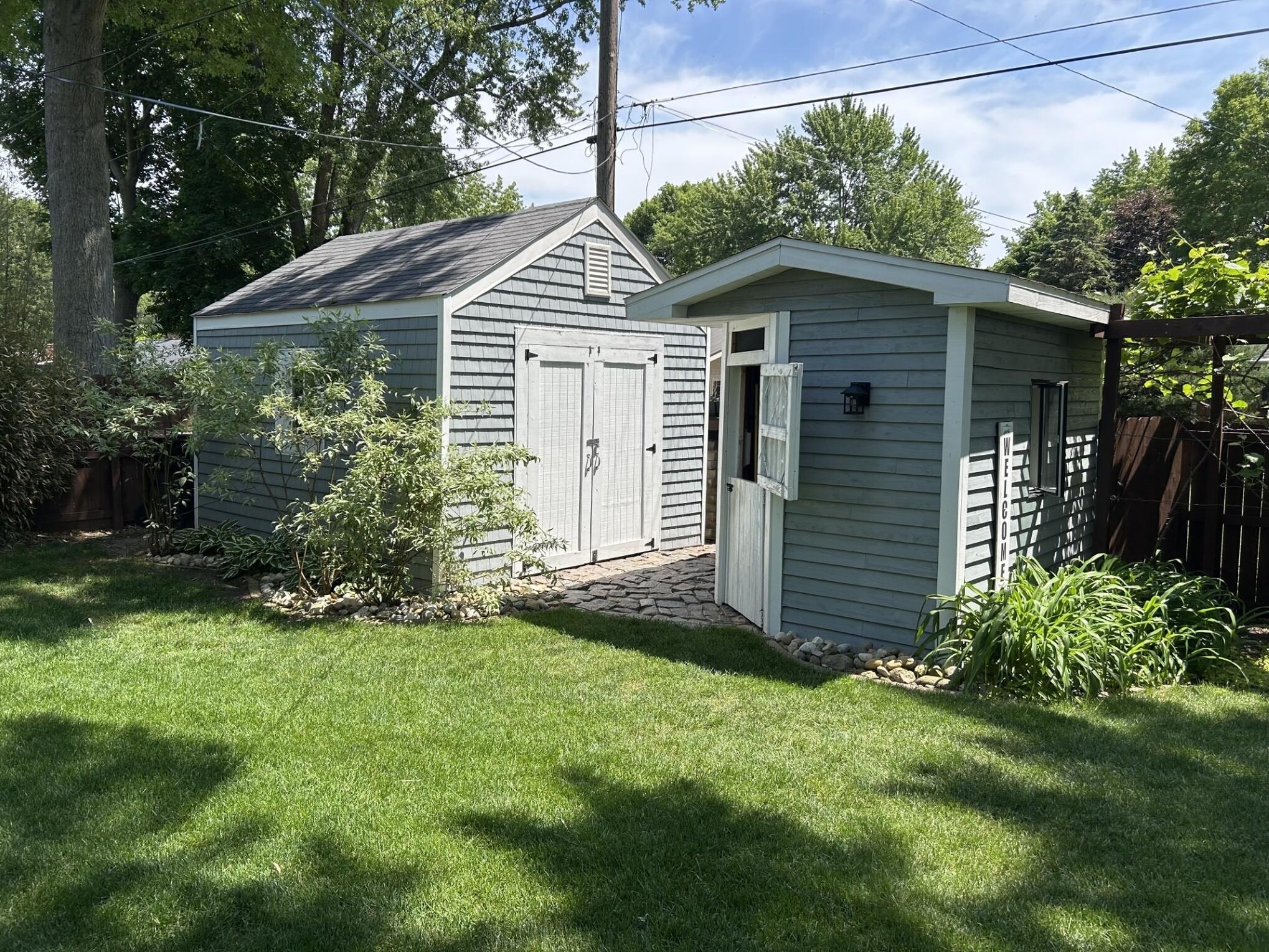 1576 S Bonny Bruce Drive Stevensville MI 49127