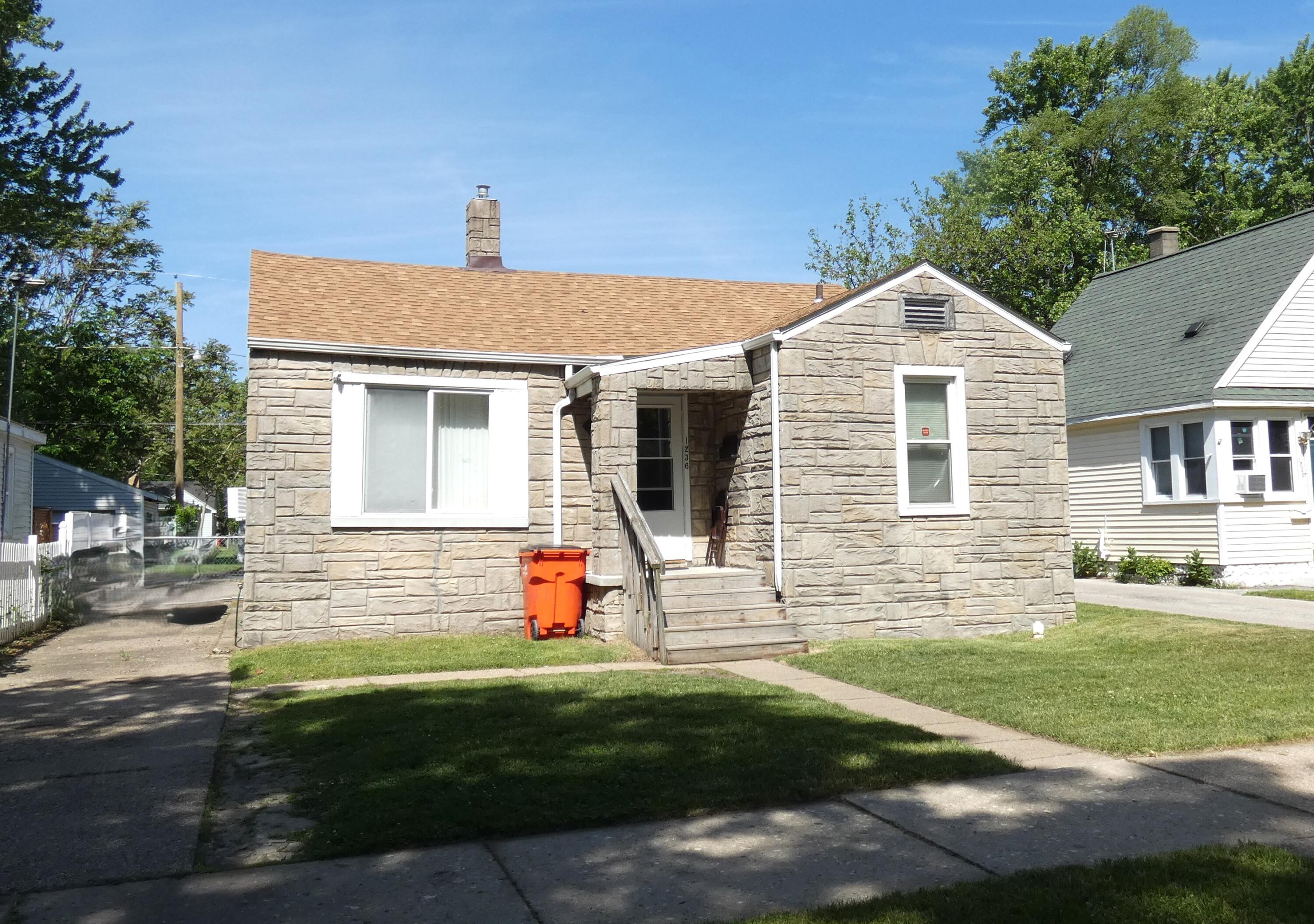 1236 Jennings Avenue Benton Harbor MI 49022
