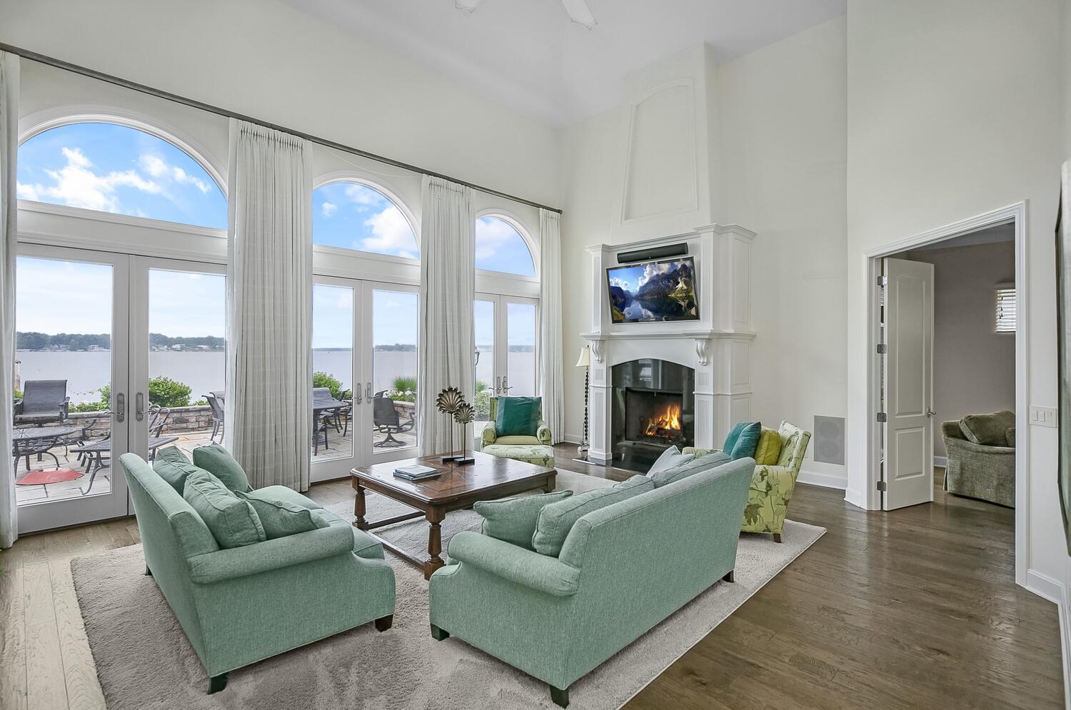 68283 Park Shore Drive Edwardsburg MI 49112