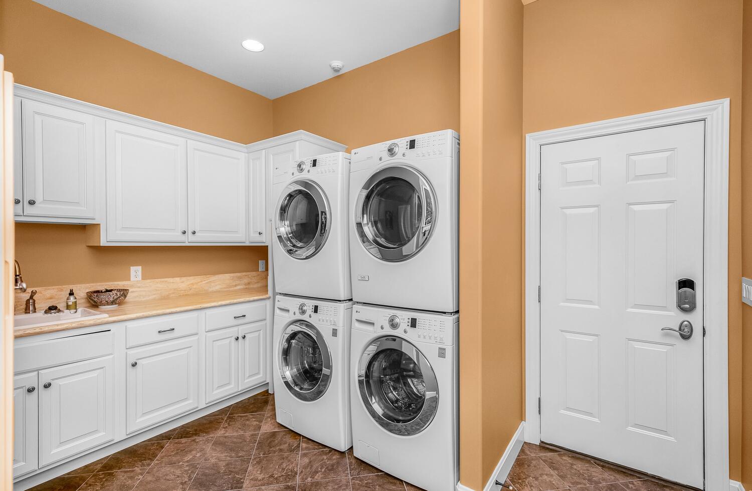 68283 Park Shore Drive Edwardsburg MI 49112