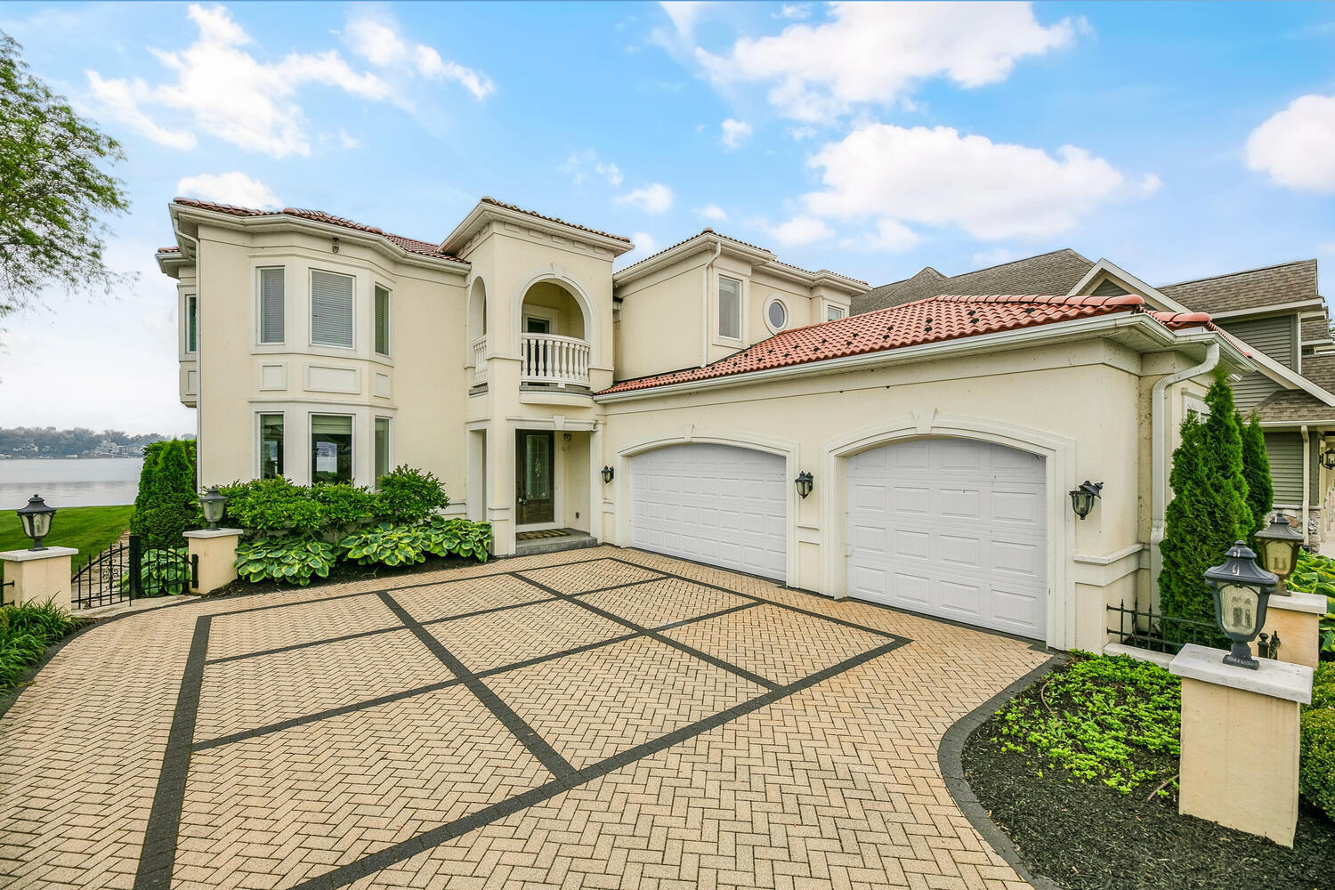 68283 Park Shore Drive Edwardsburg MI 49112