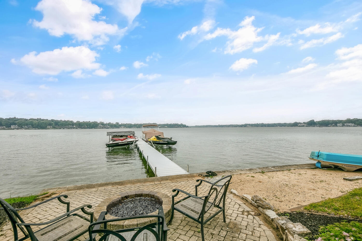 68283 Park Shore Drive Edwardsburg MI 49112